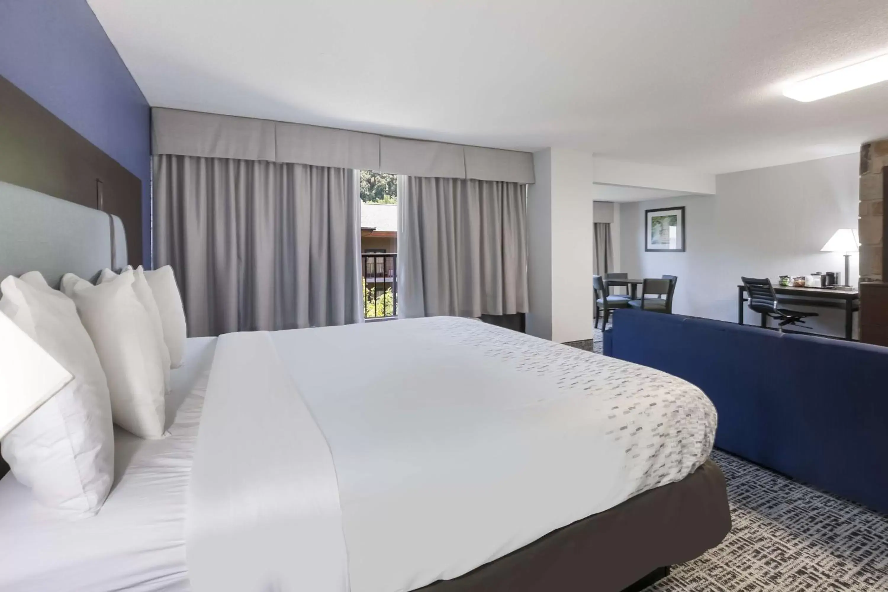 Bedroom in SureStay Plus Hotel by Best Western Gatlinburg