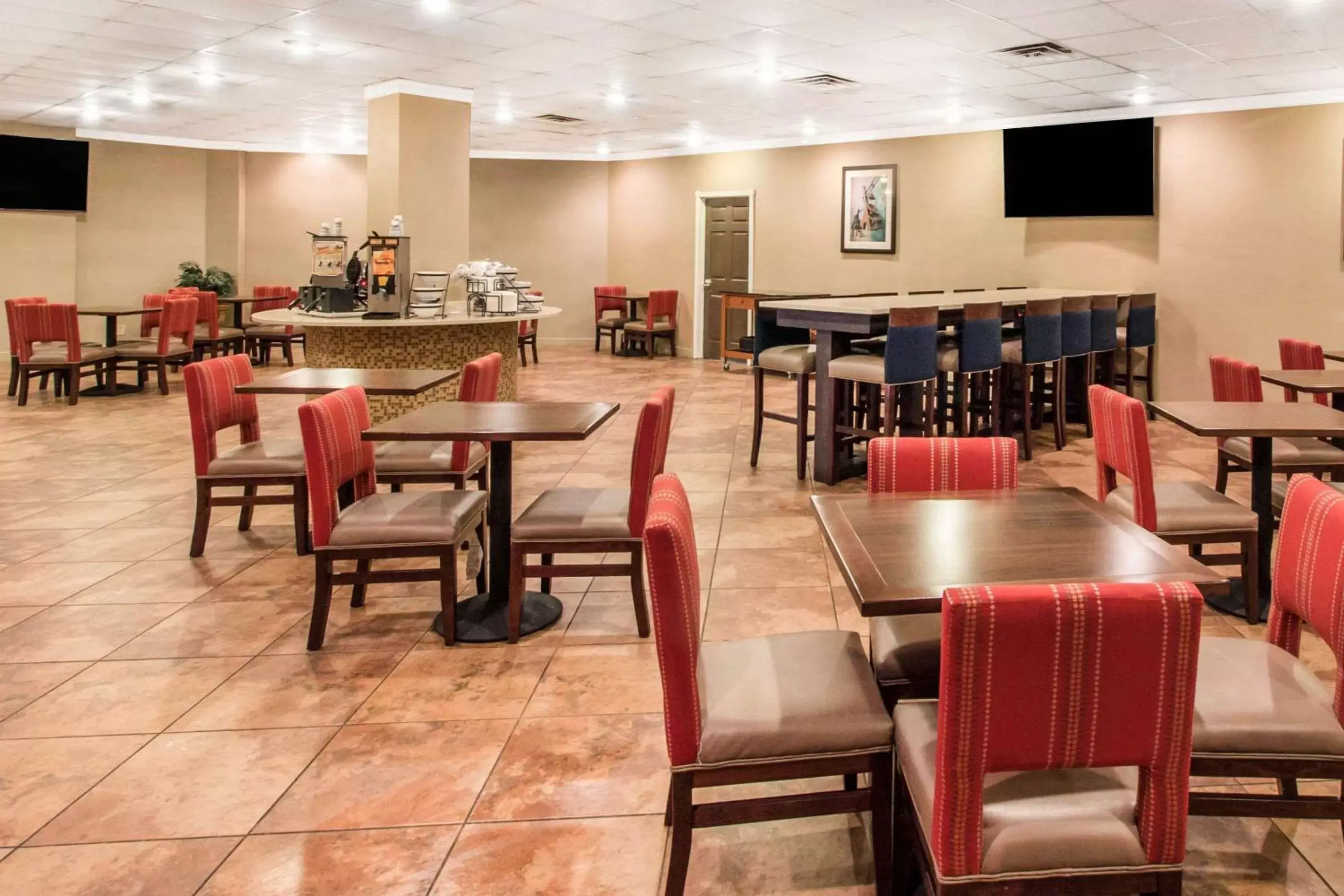 Restaurant/Places to Eat in Comfort Inn & Suites Omaha