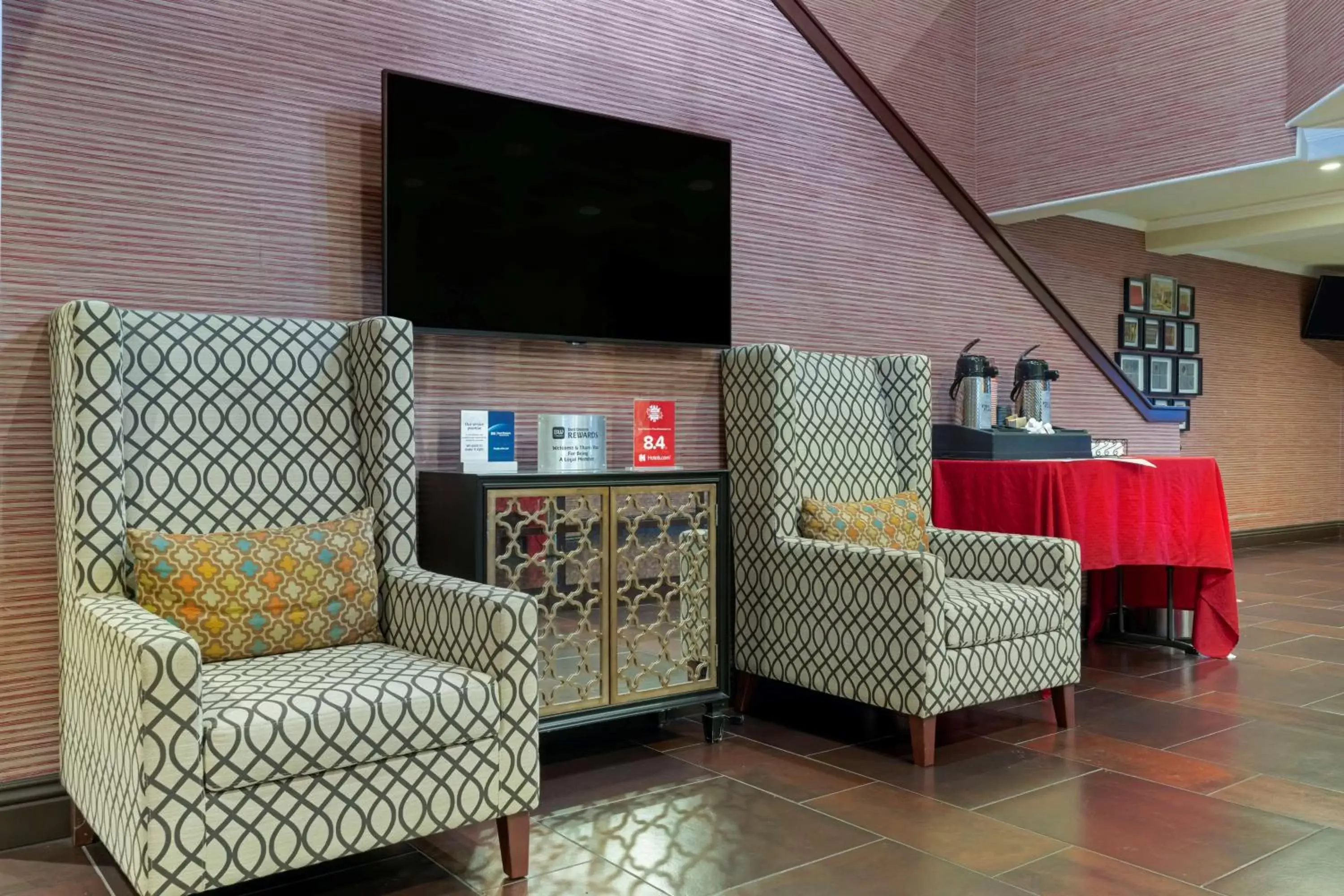 Lobby or reception, Seating Area in Best Western Plus Brookside Inn