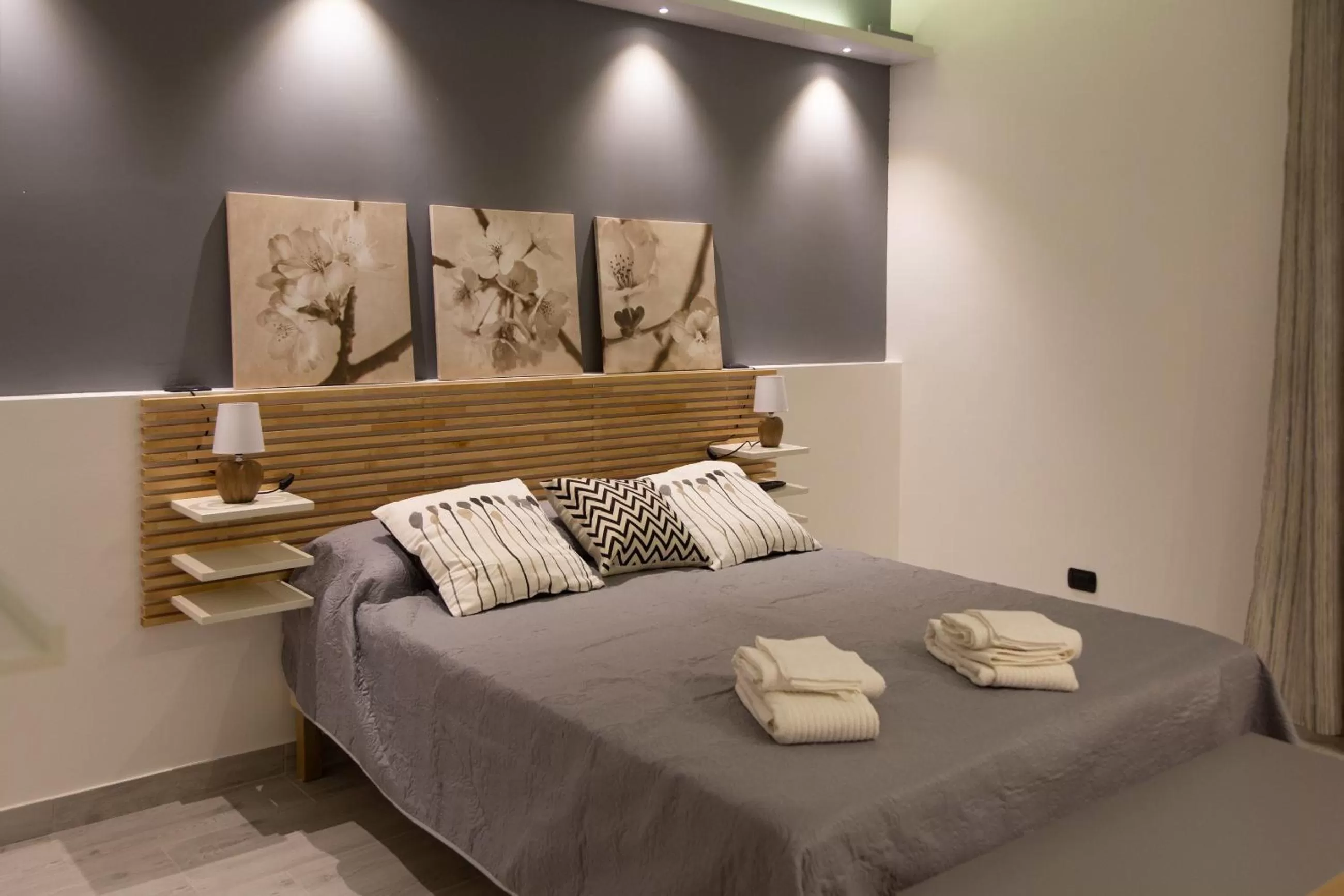 Photo of the whole room, Bed in UP&B Rooms Catania