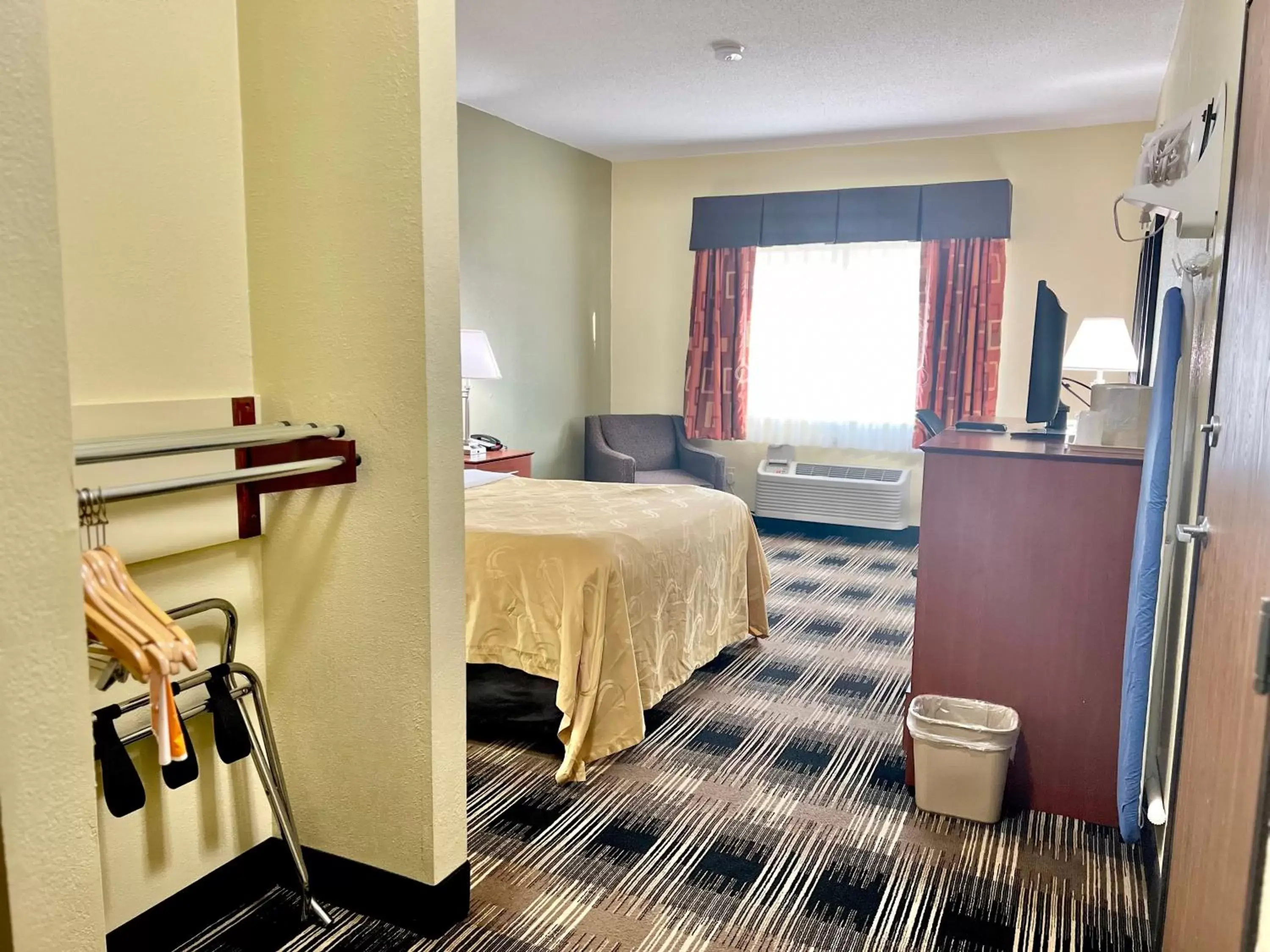 Queen Room with Roll-In Shower - Accessible/Non-Smoking in Quality Inn & Suites