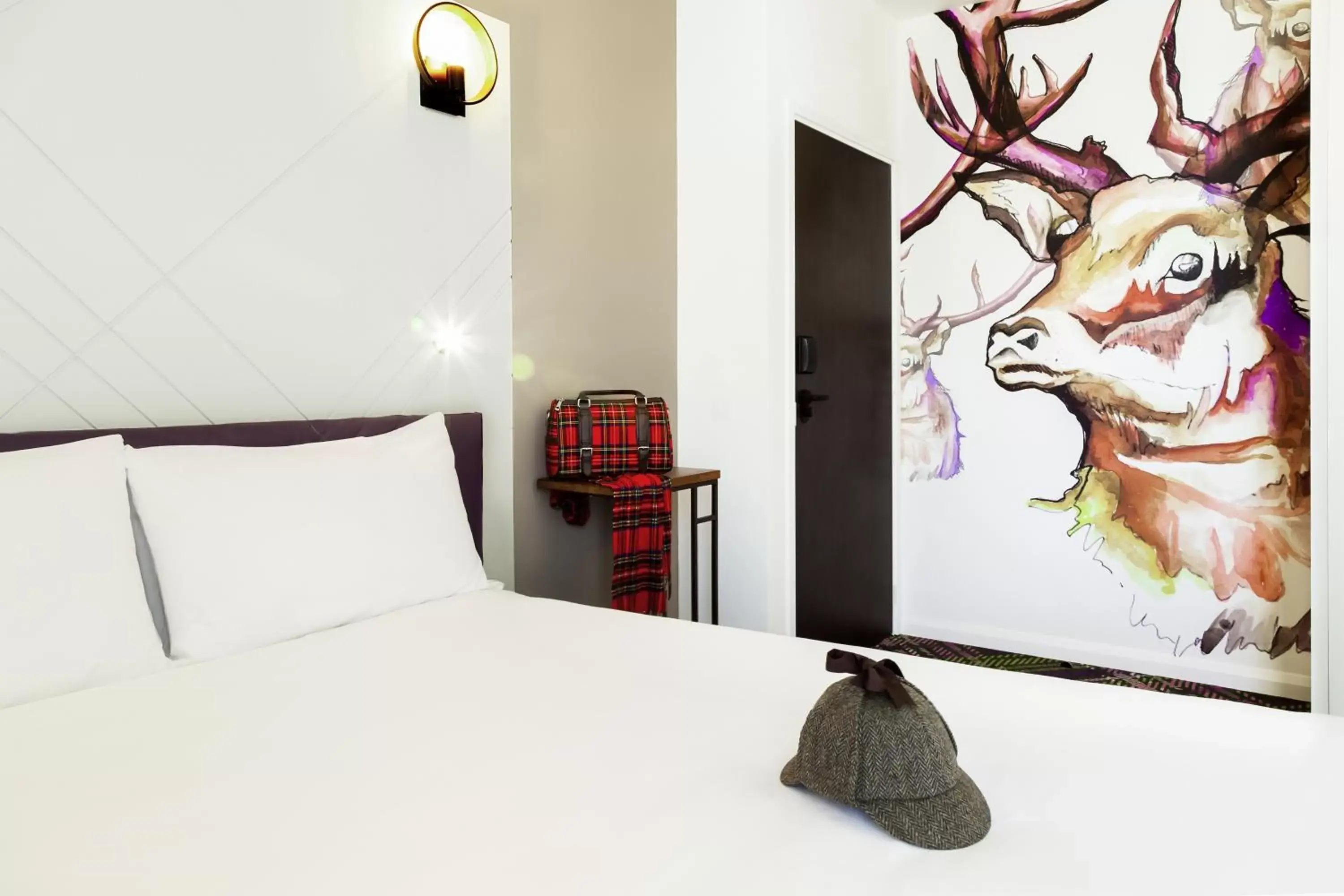 Bedroom, Bed in ibis Styles Edinburgh St Andrew Square