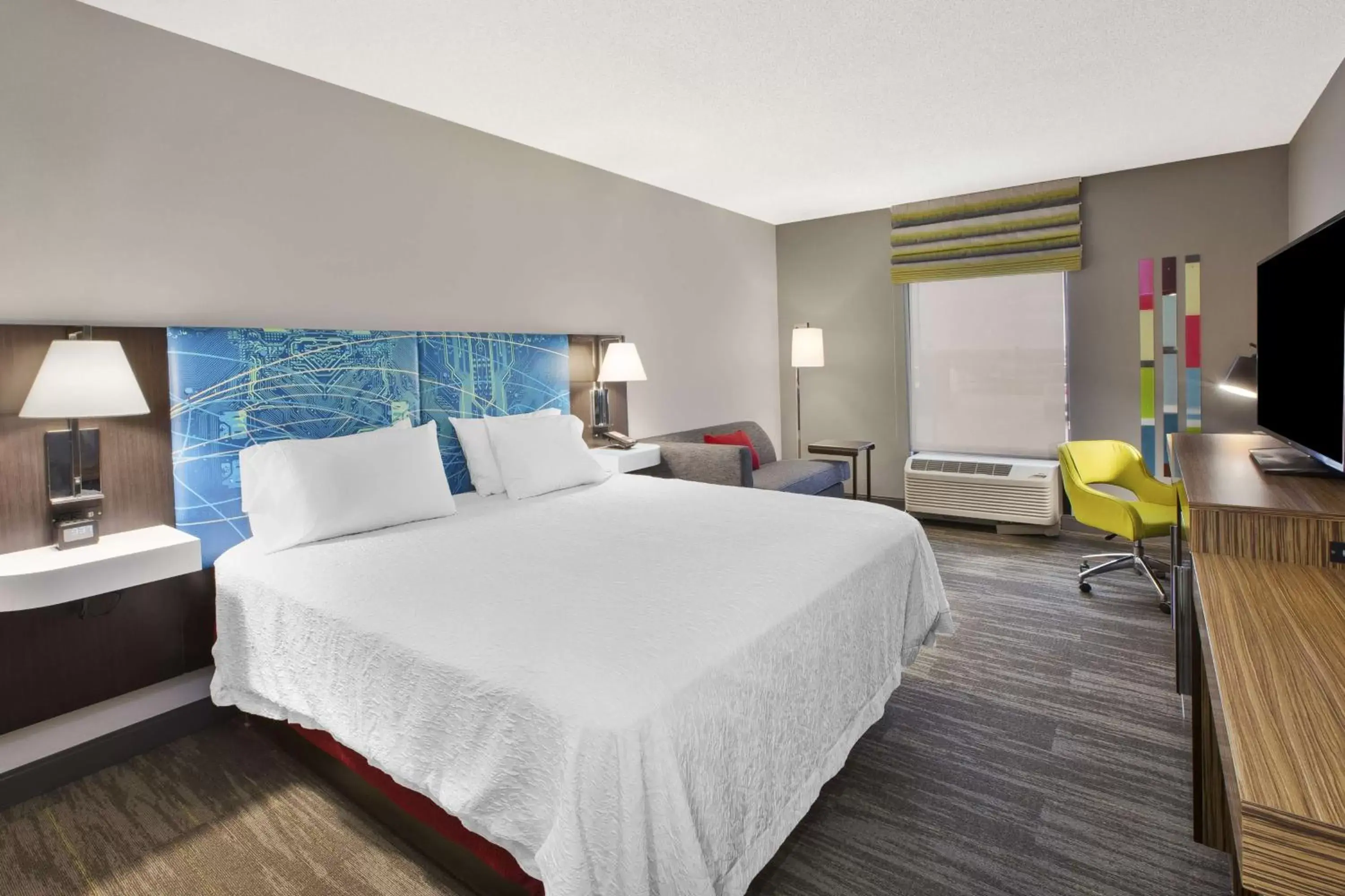 Bedroom, Bed in Hampton Inn & Suites Springboro