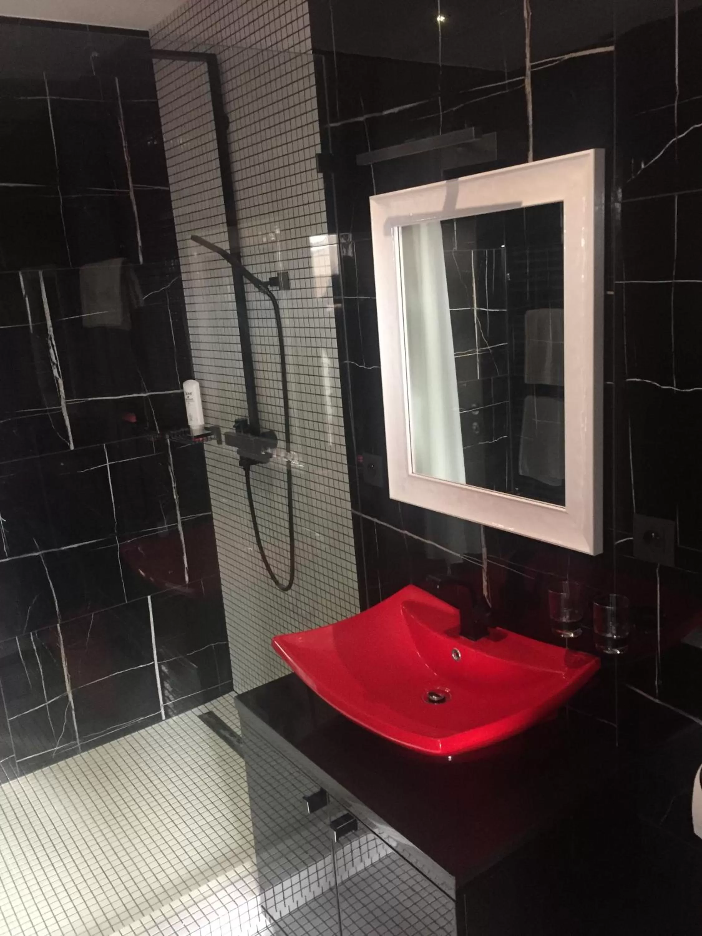 Bathroom in Hotel Alexander's