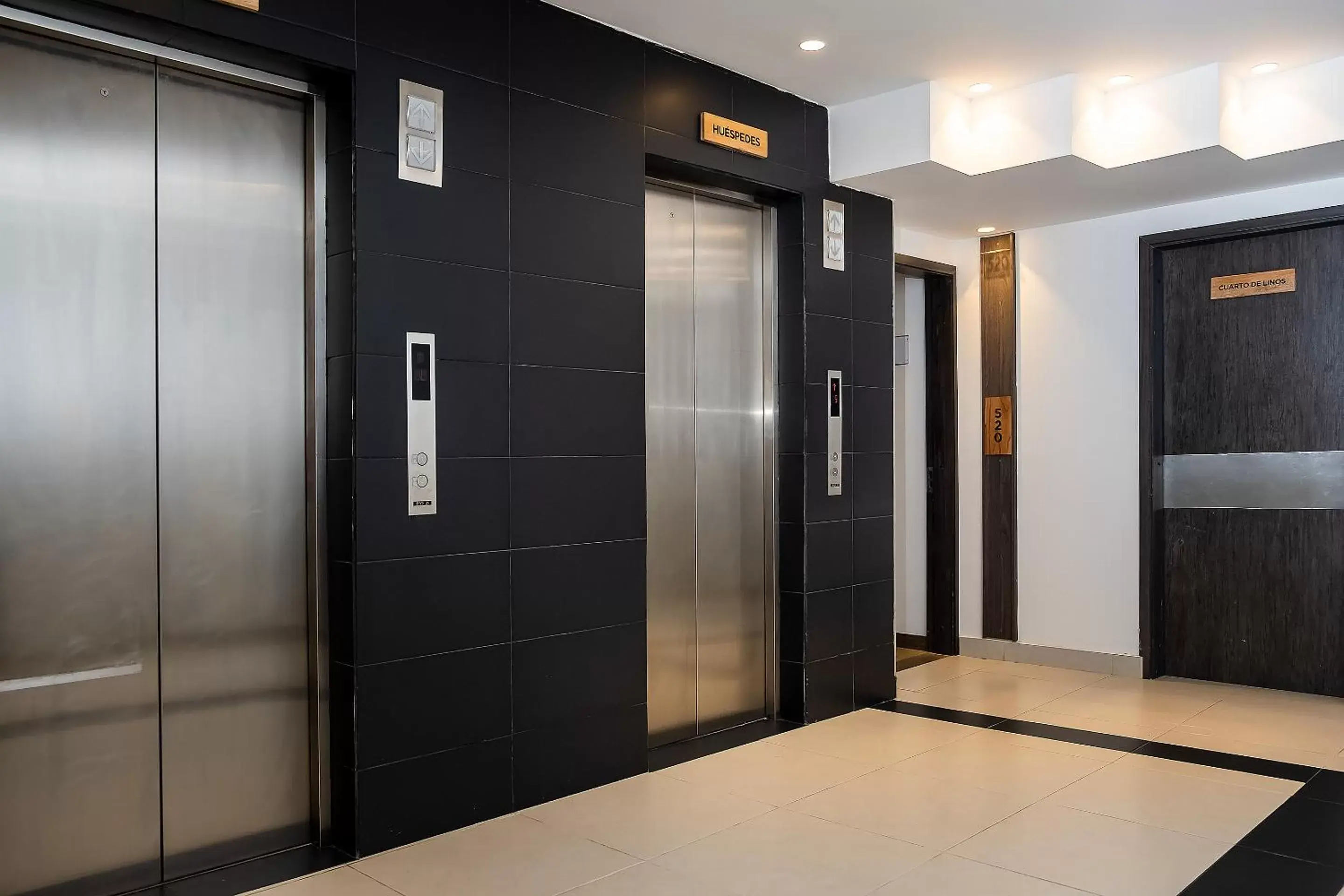 elevator, Bathroom in Portobelo Plaza de las Americas