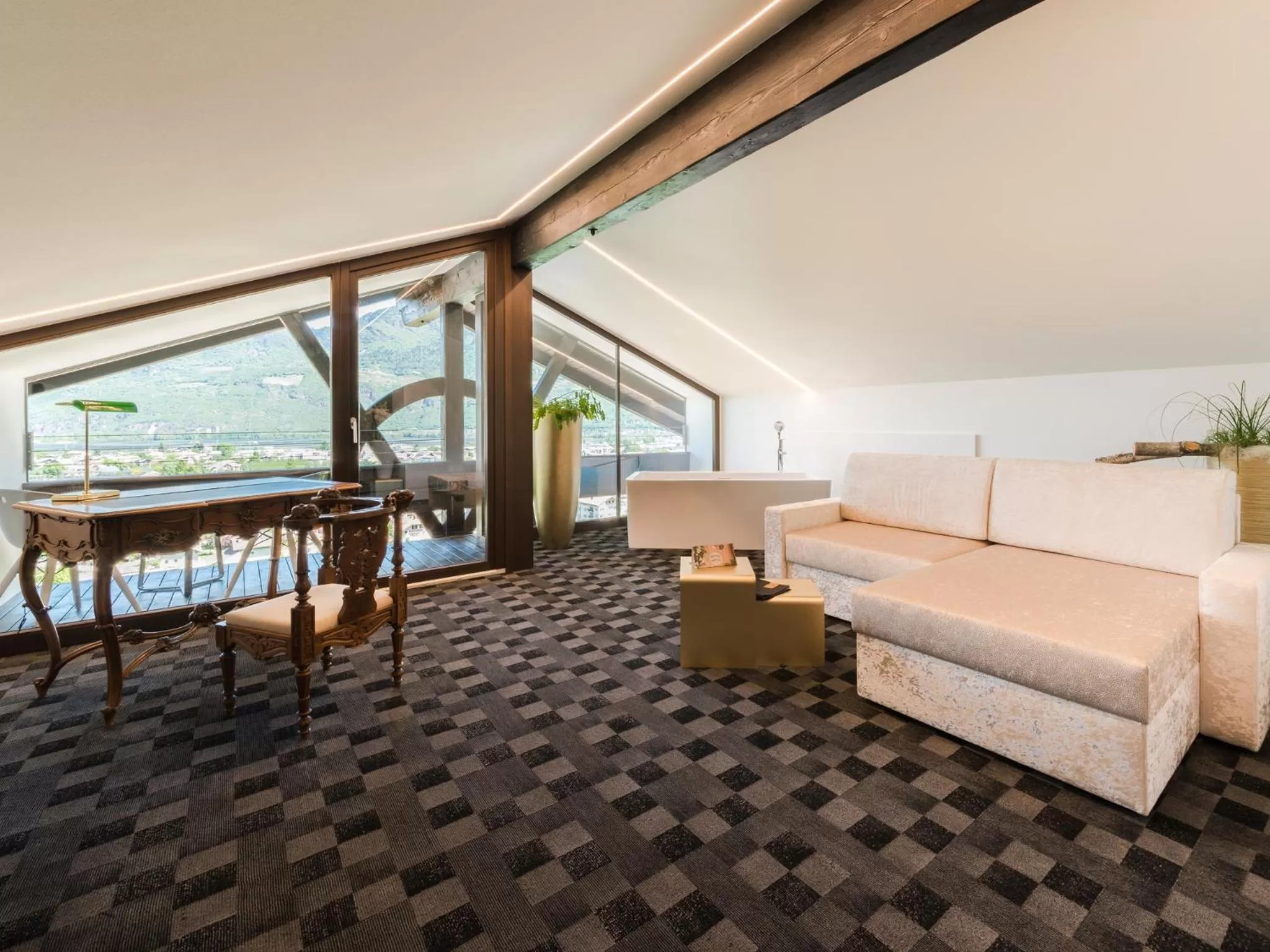 Living room, Bed in Garni Hotel Katzenthalerhof