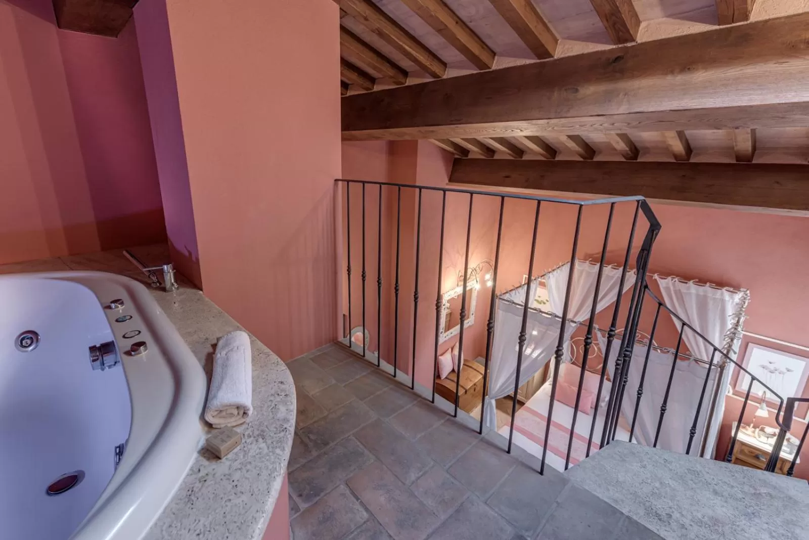 Hot Tub in PALAZZO DEL CAPITANO Wellness & Relais - Luxury Borgo Capitano Collection