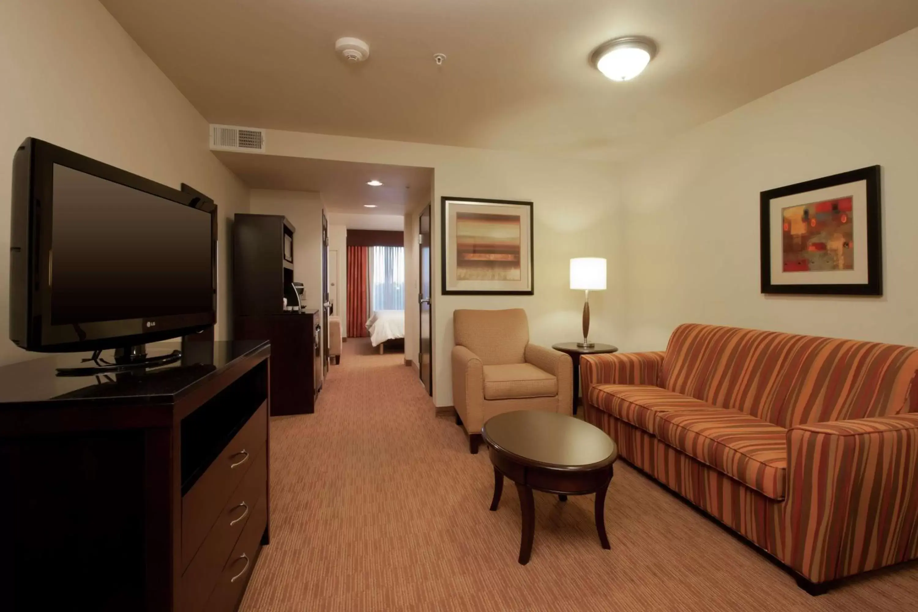 Living room, Seating Area in Hilton Garden Inn Oklahoma City Midtown