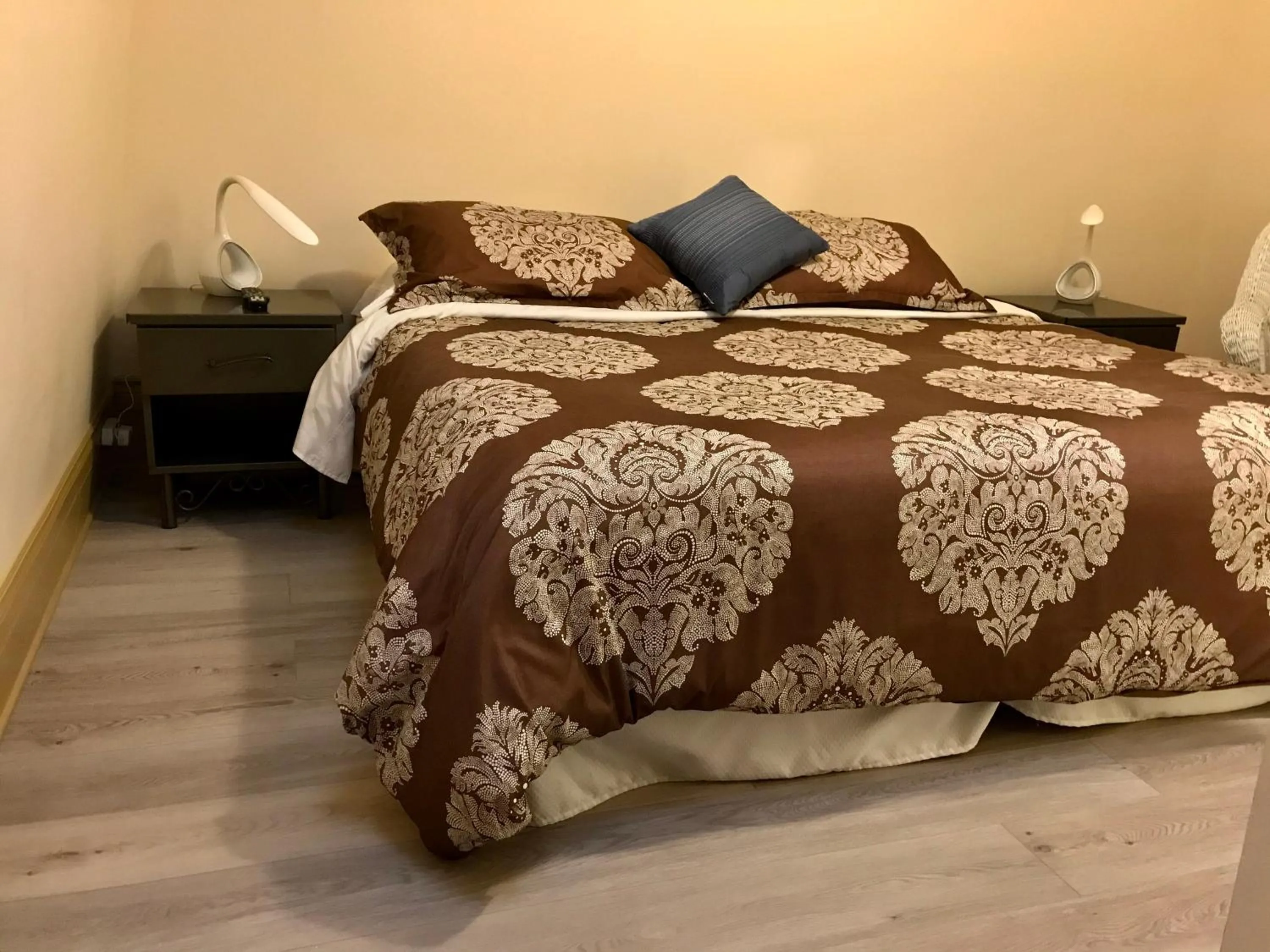 Bed in Auberge du Sault-à-la-Puce