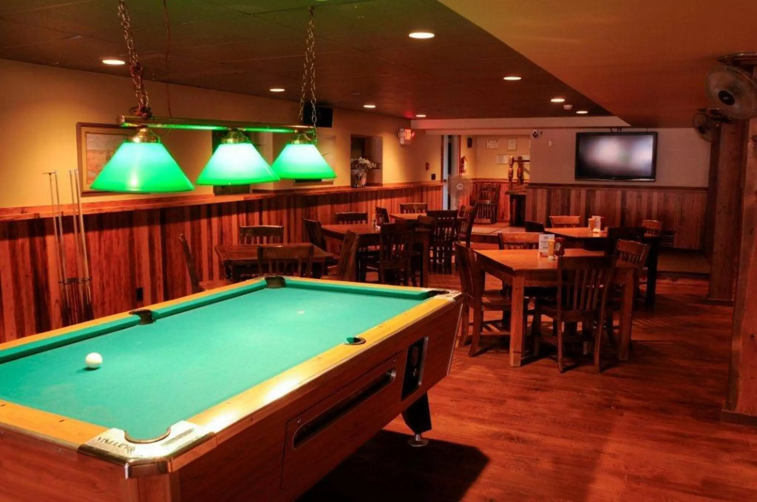 Lounge or bar, Billiards in The Sacajawea Hotel