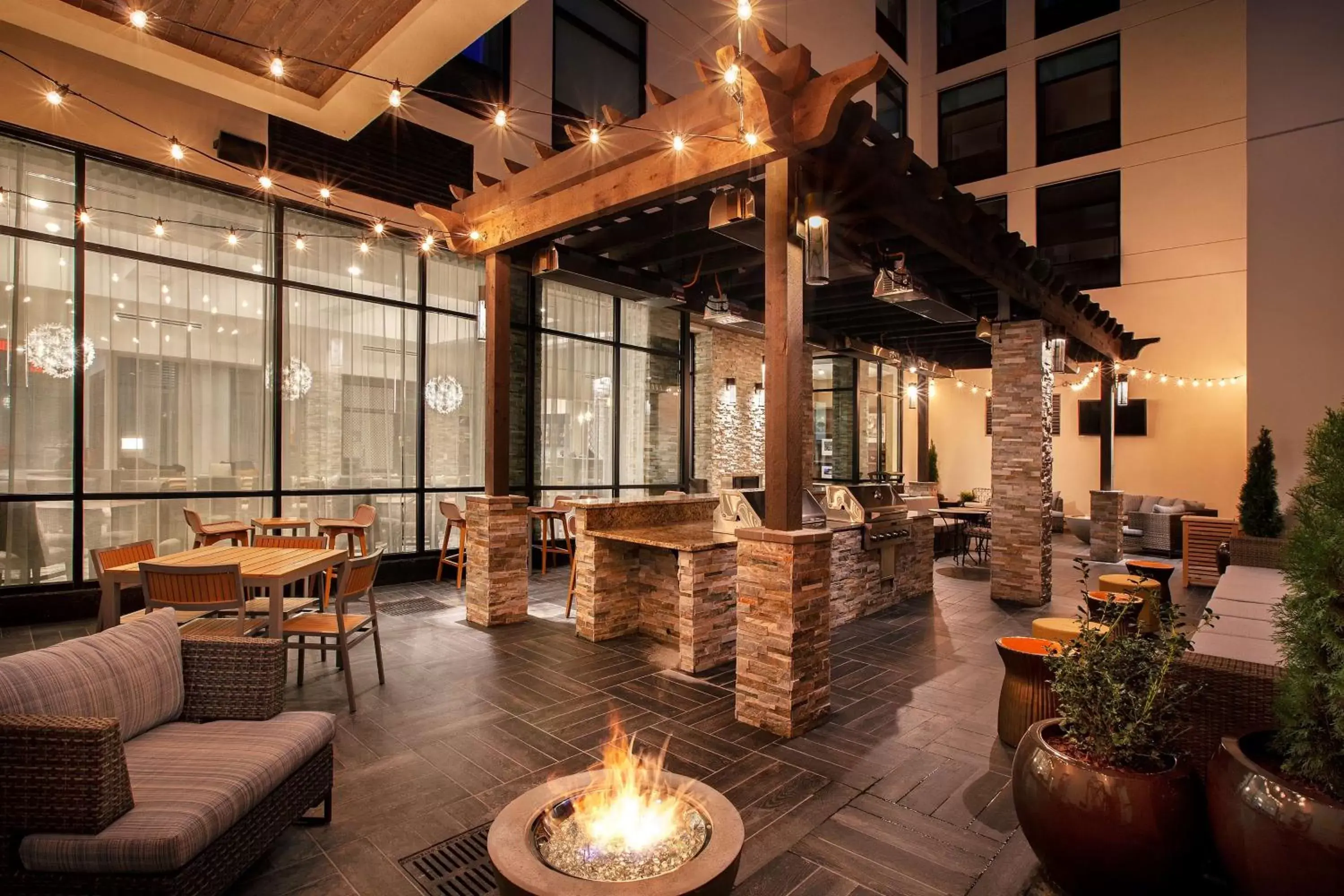 Patio, Restaurant/Places to Eat in Homewood Suites By Hilton Louisville Downtown