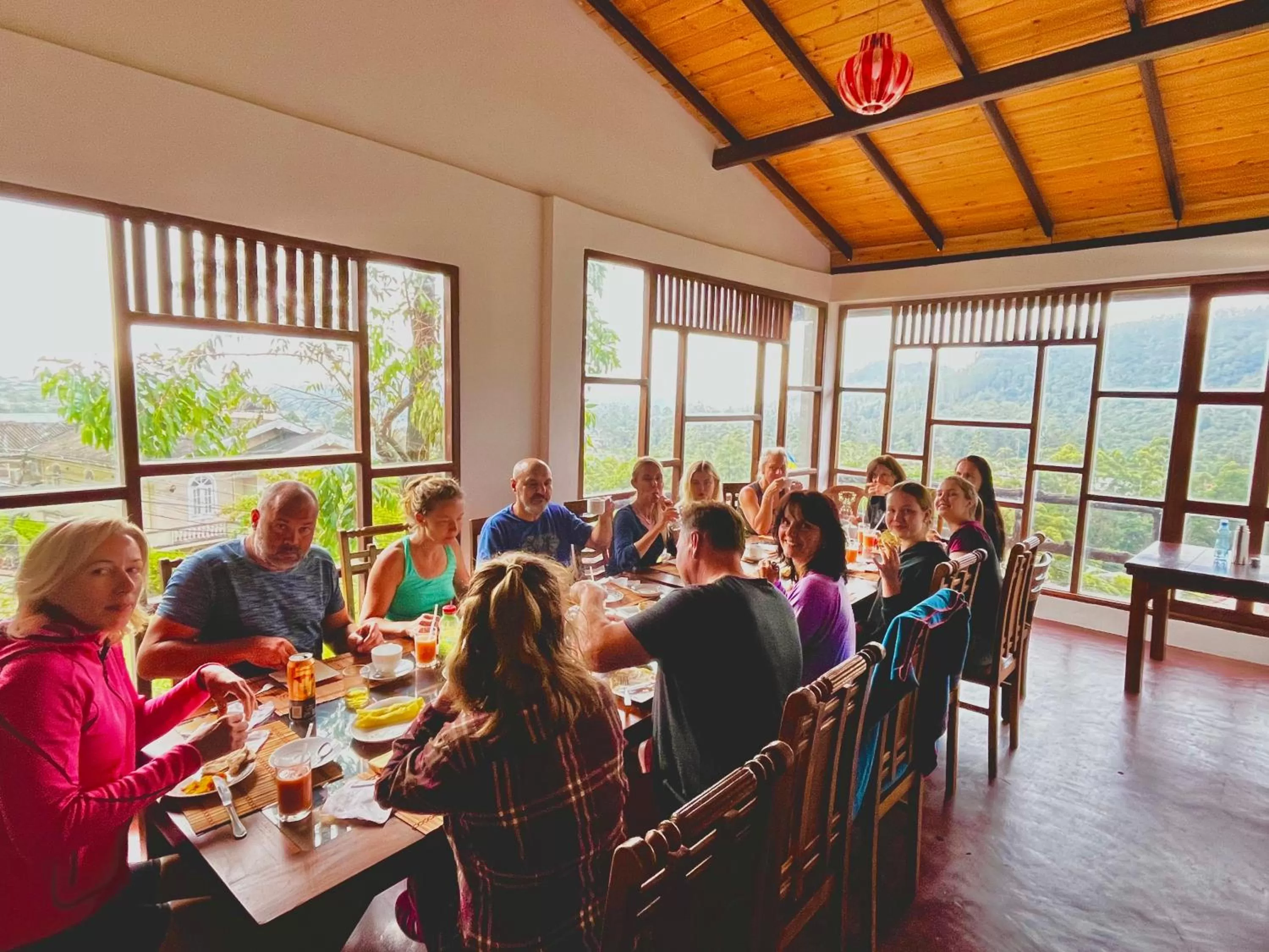 Restaurant/Places to Eat in travellers nest inn