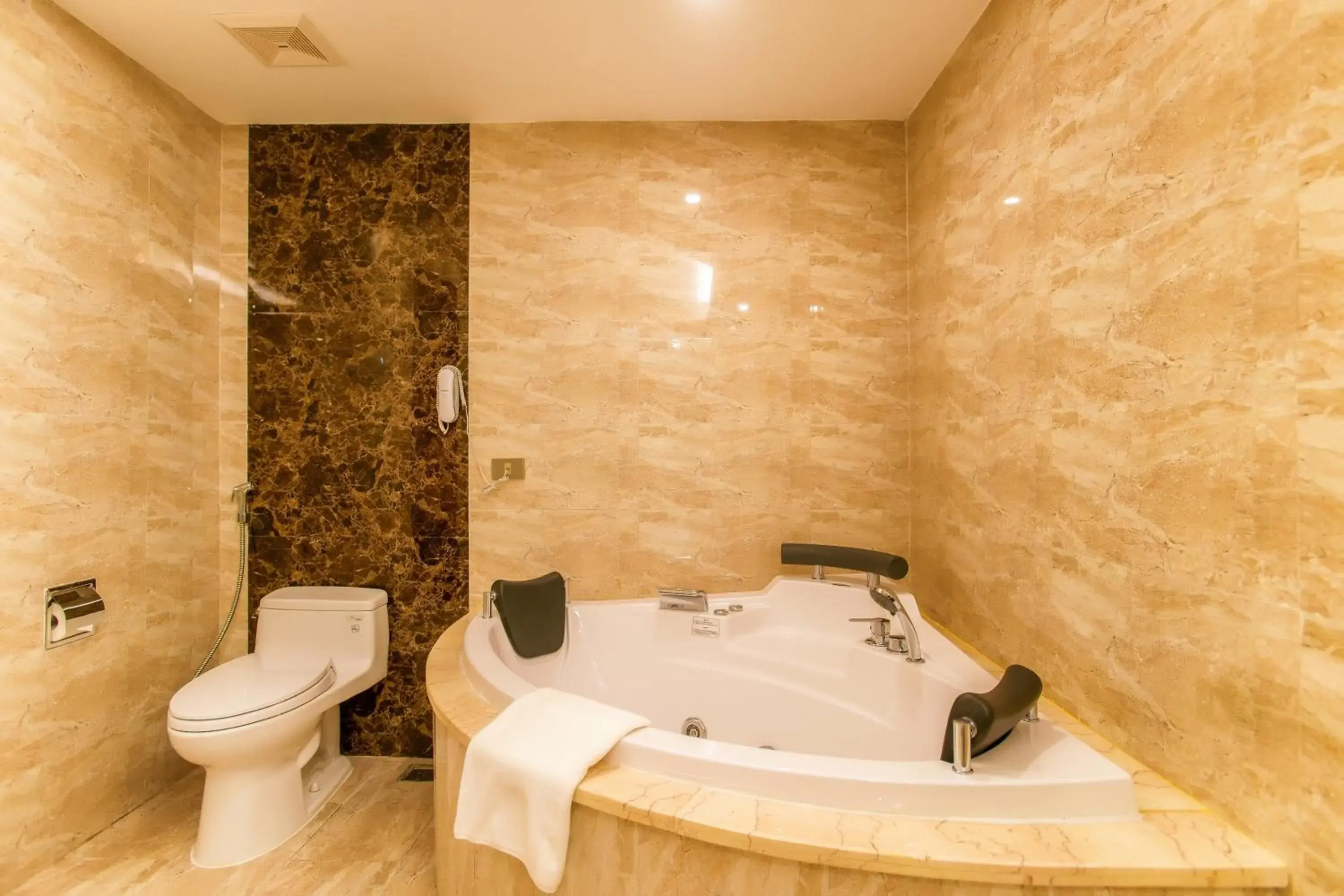 Bathroom in Muong Thanh Luxury Can Tho Hotel