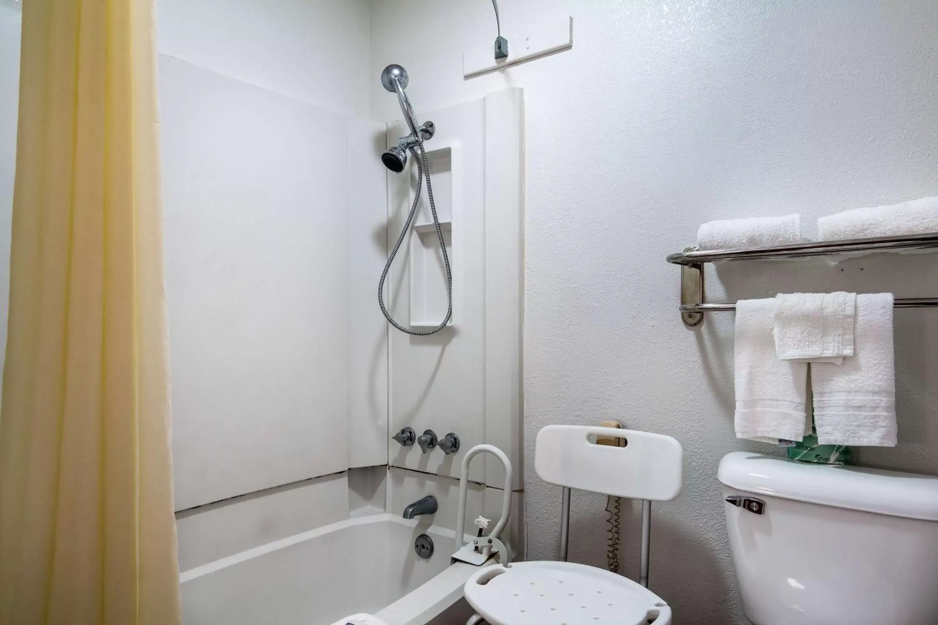 Bathroom in Motel 6-Marshall, TX