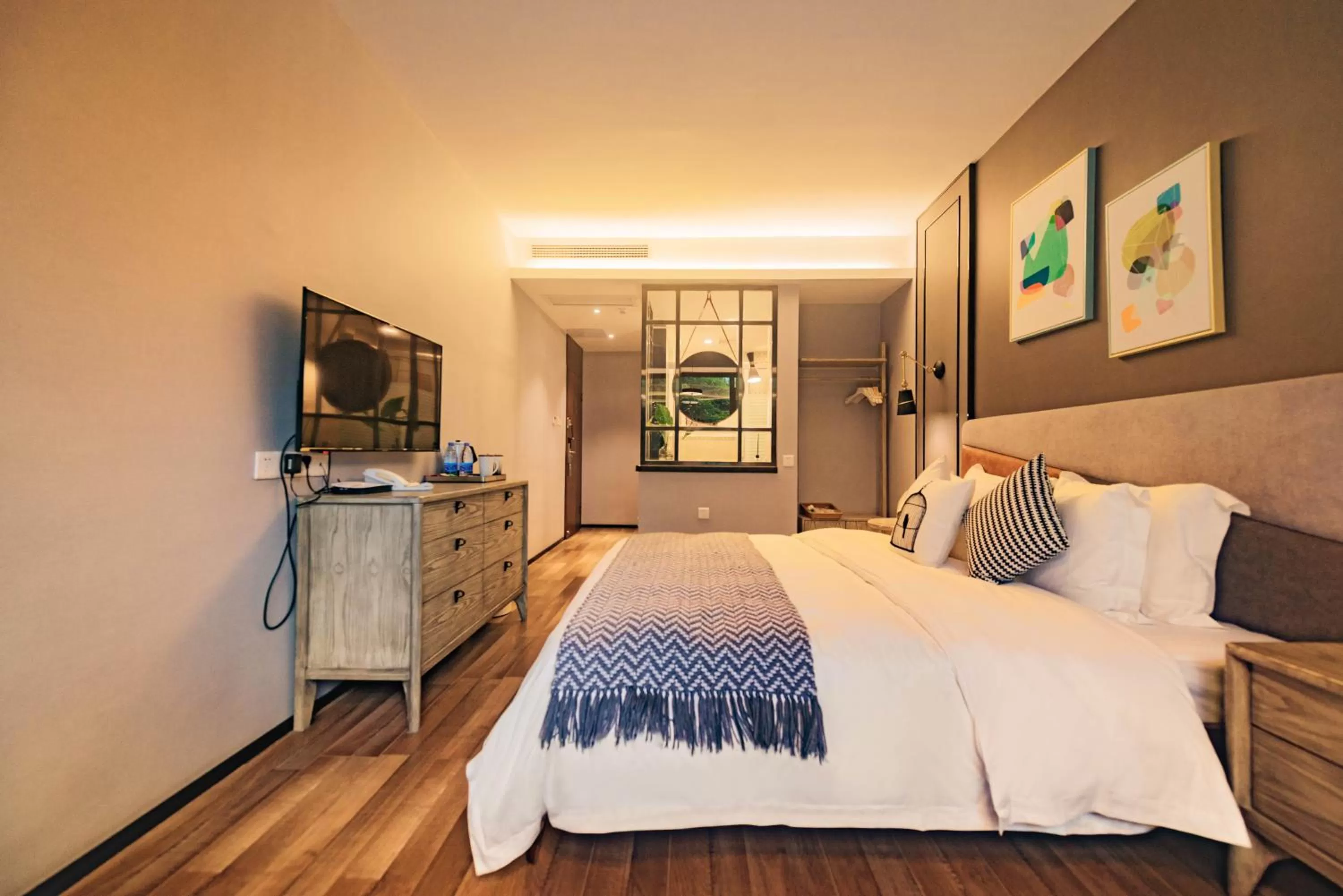 Photo of the whole room, Bed in Li River Resort Villa Hotel