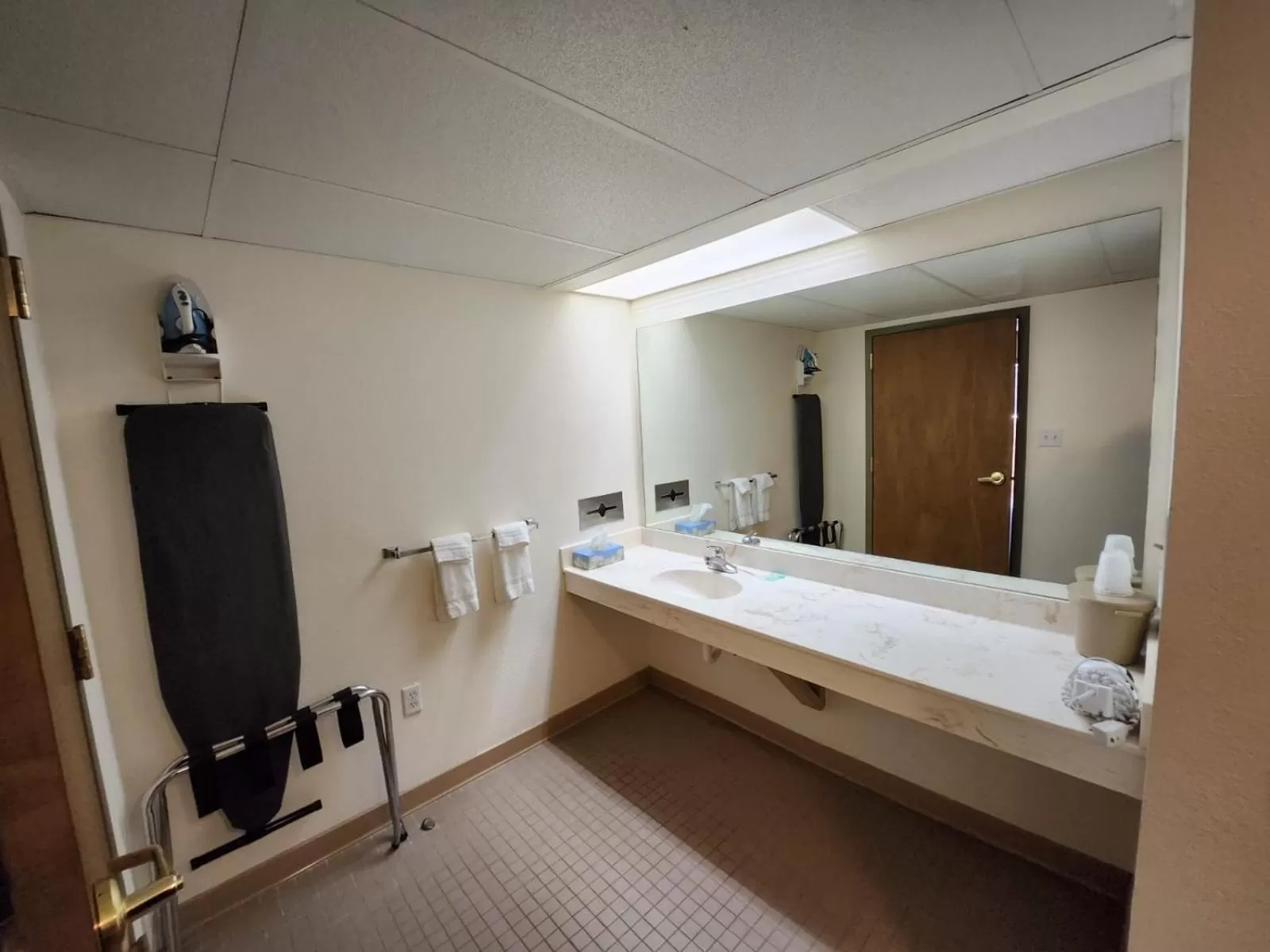 Bathroom in Hot Springs Village Inn