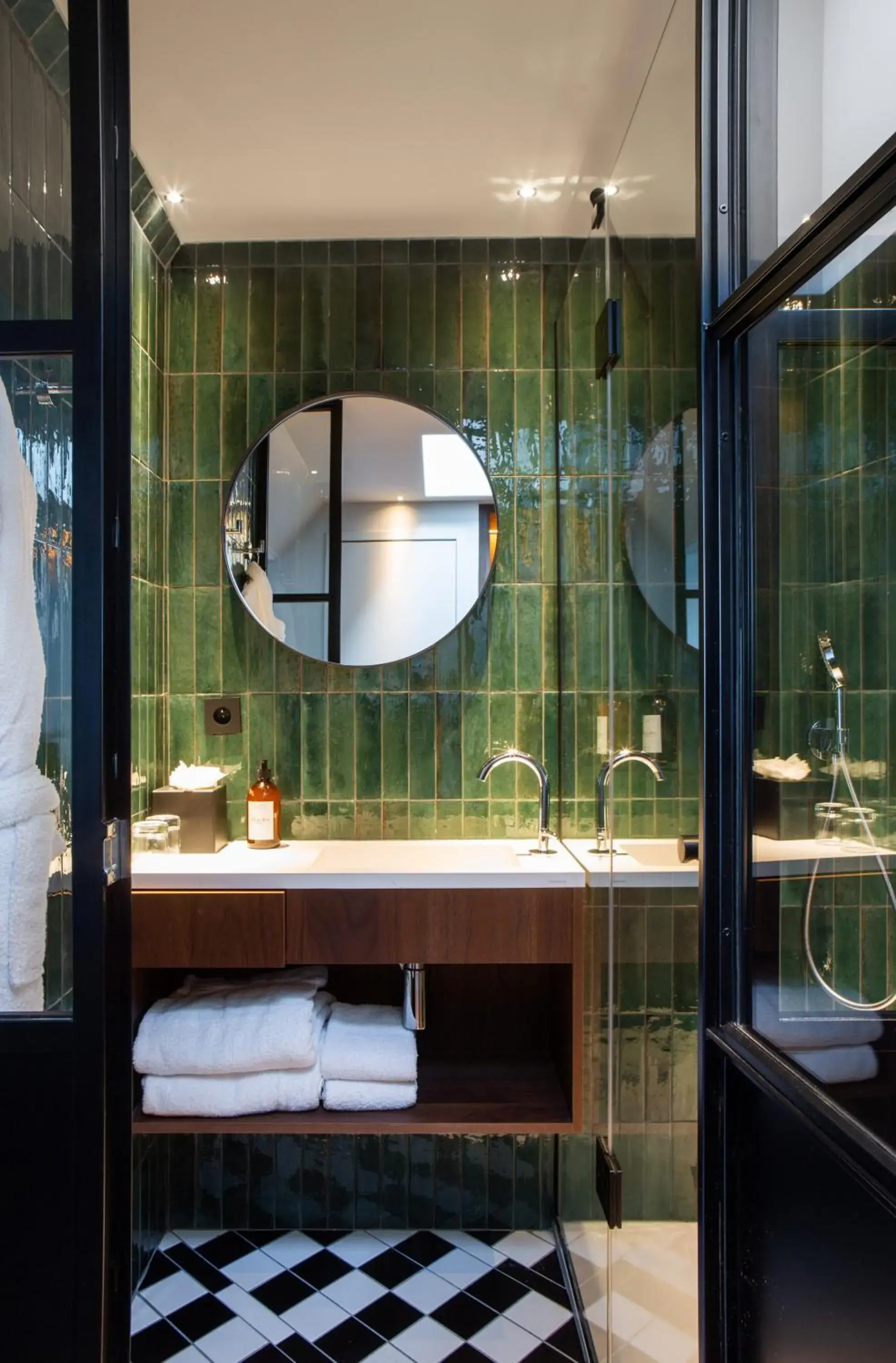 Shower, Bathroom in ibis Styles Paris Gare du Nord TGV