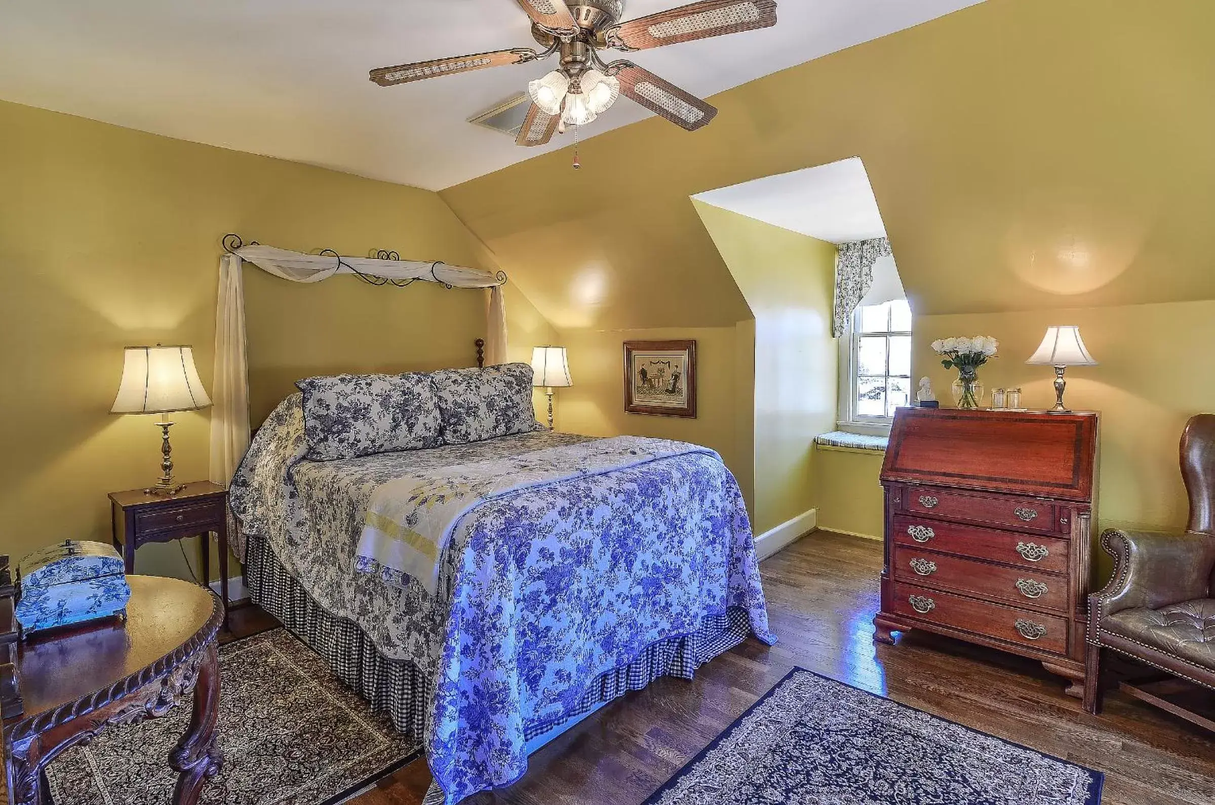 Bedroom, Bed in Cedars of Williamsburg Bed & Breakfast