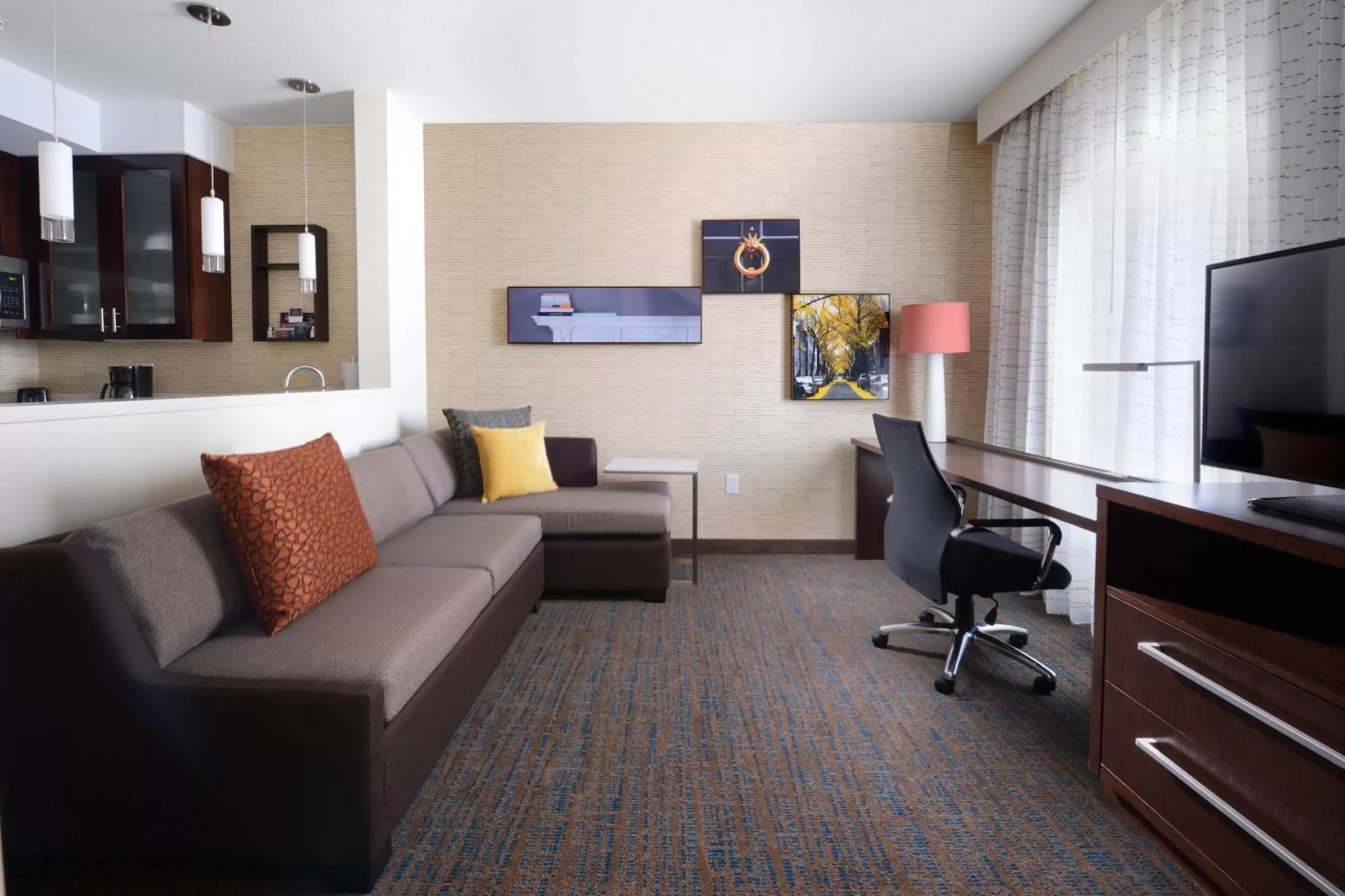 Photo of the whole room, Seating Area in Residence Inn by Marriott Houston Pasadena