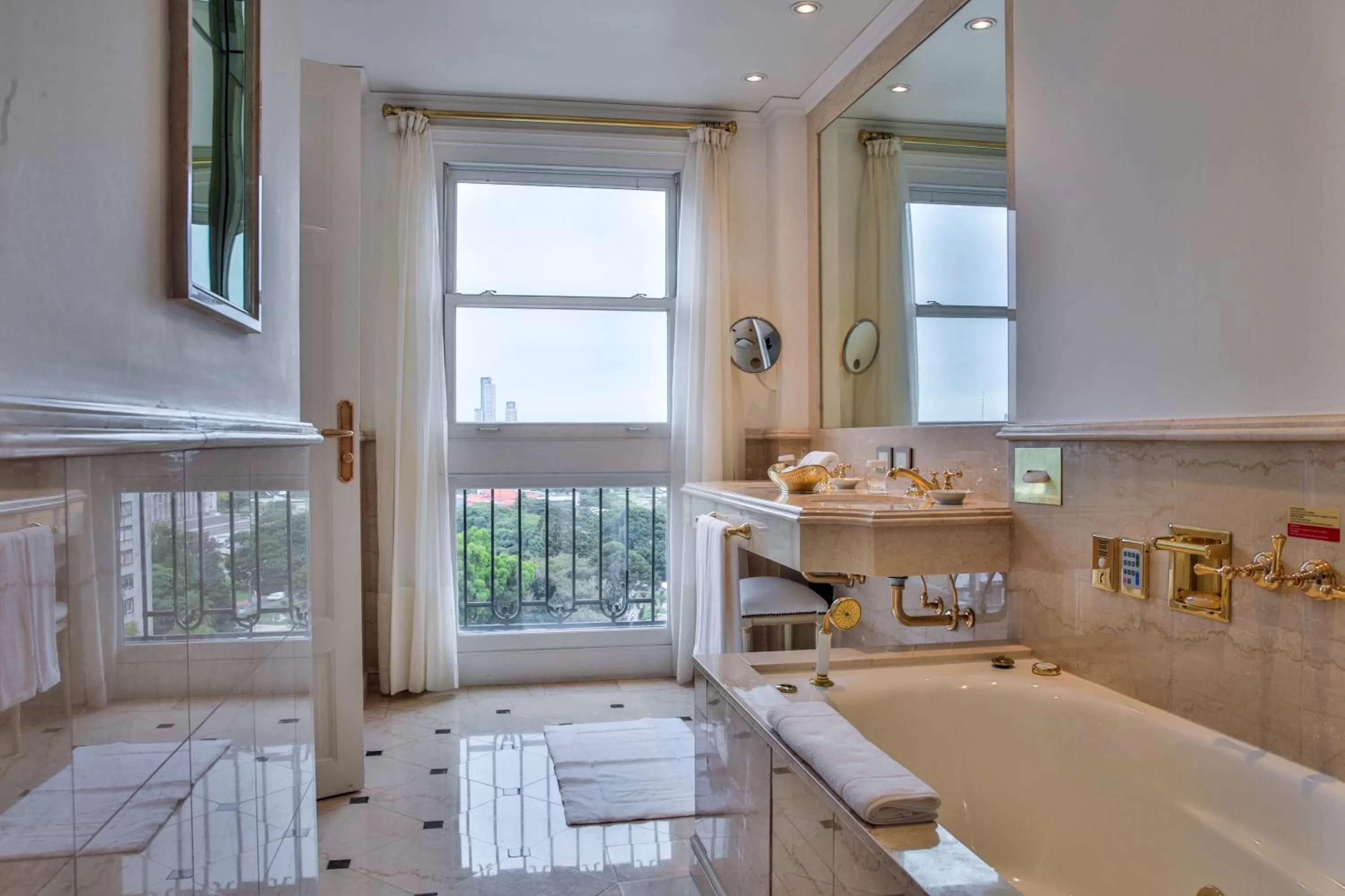 Bathroom in Alvear Palace Hotel - Leading Hotels of the World