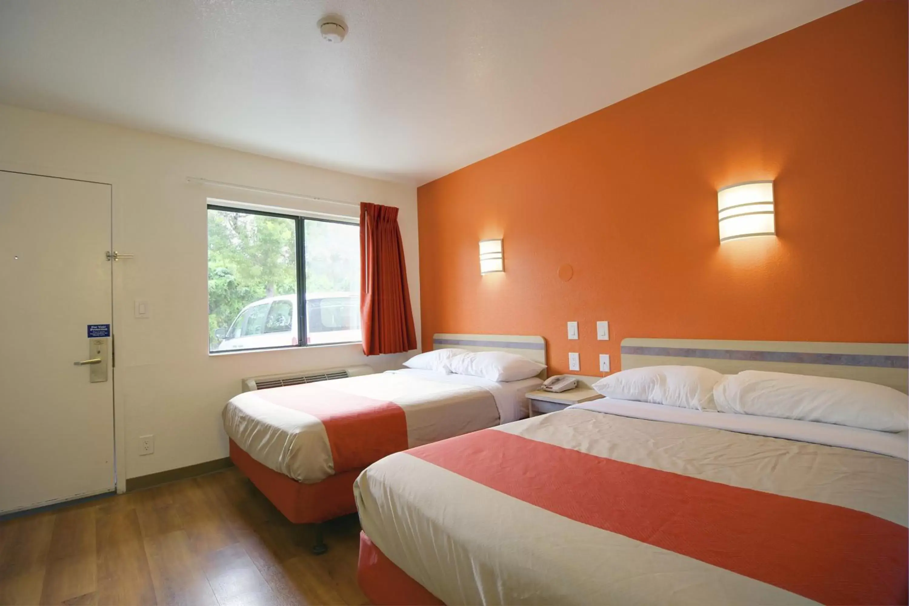 Bedroom, Bed in Motel 6-Lantana, FL