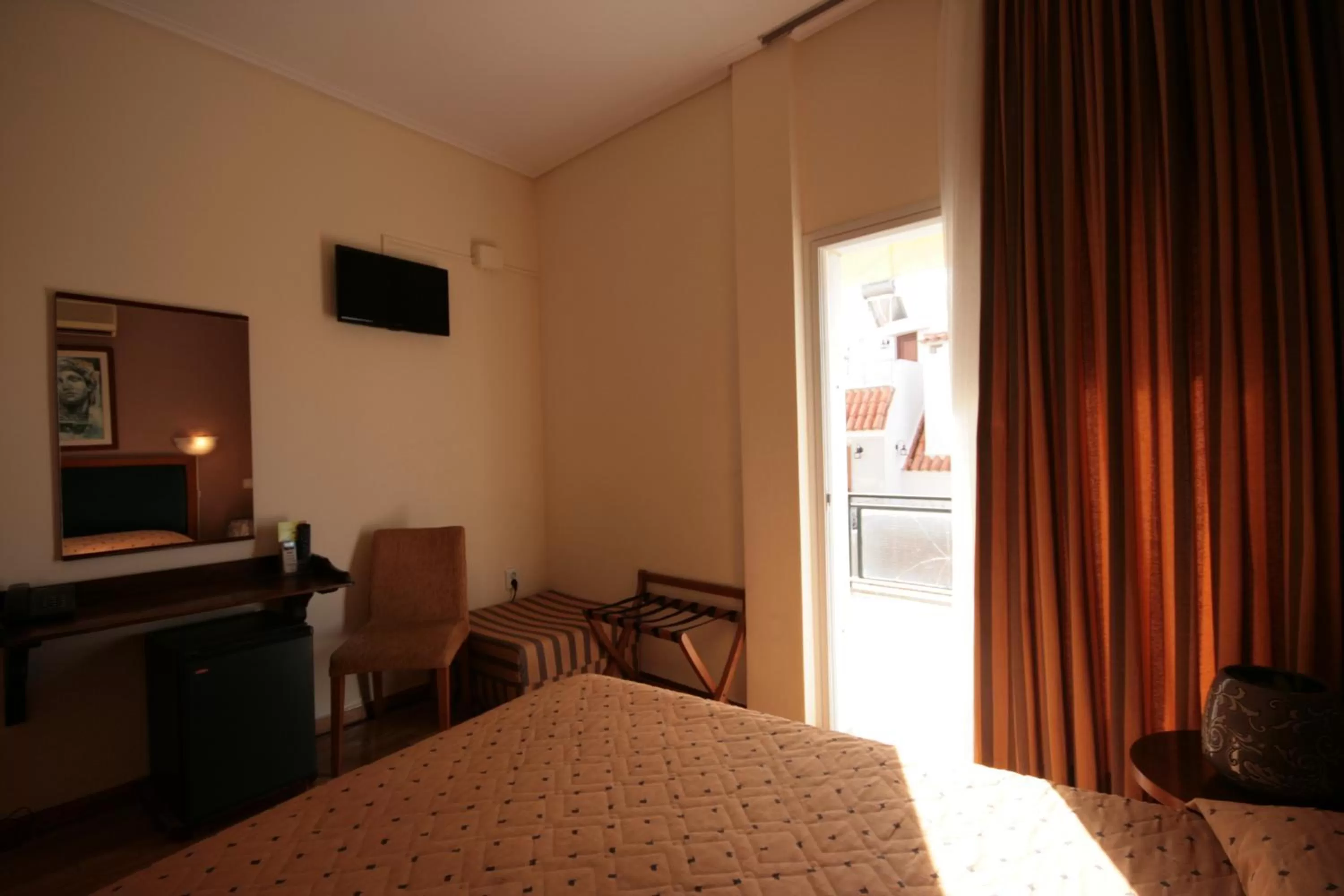 Bedroom, Bed in Adams Hotel