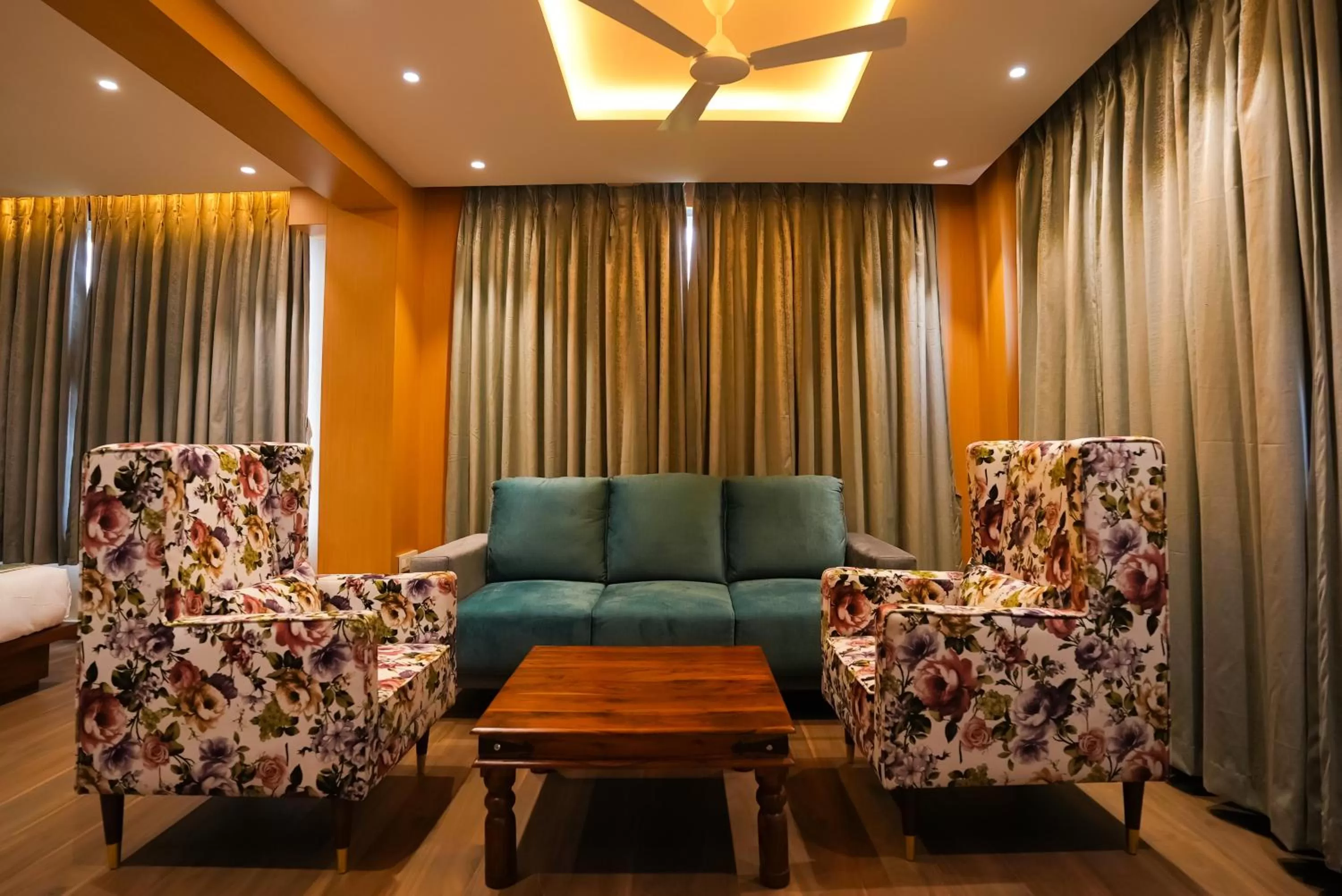 Nightclub / DJ in Eden Park Boutique Hotel