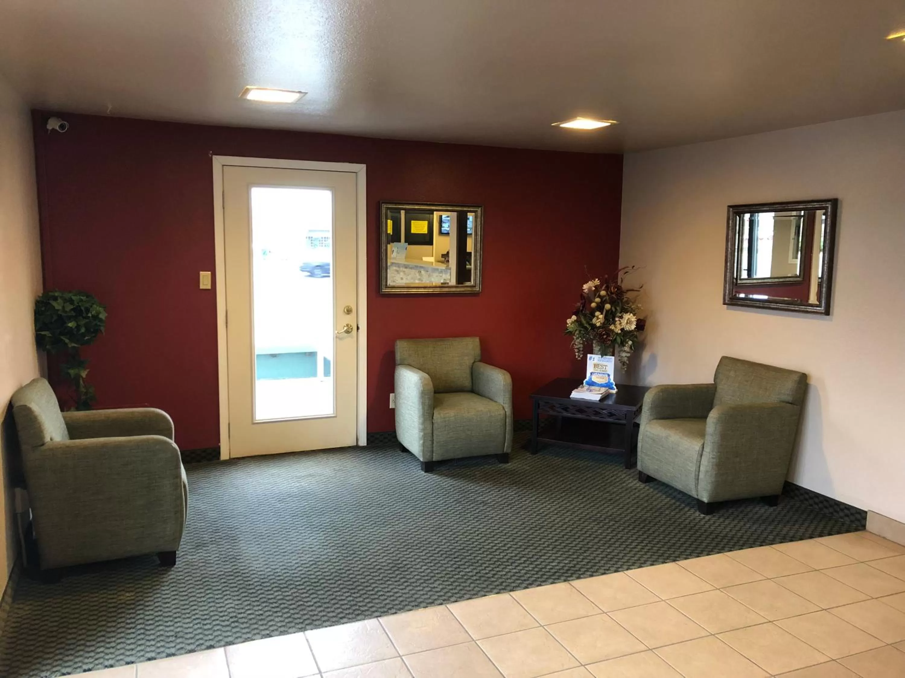 Lobby or reception in Super 8 by Wyndham Coeur d'Alene