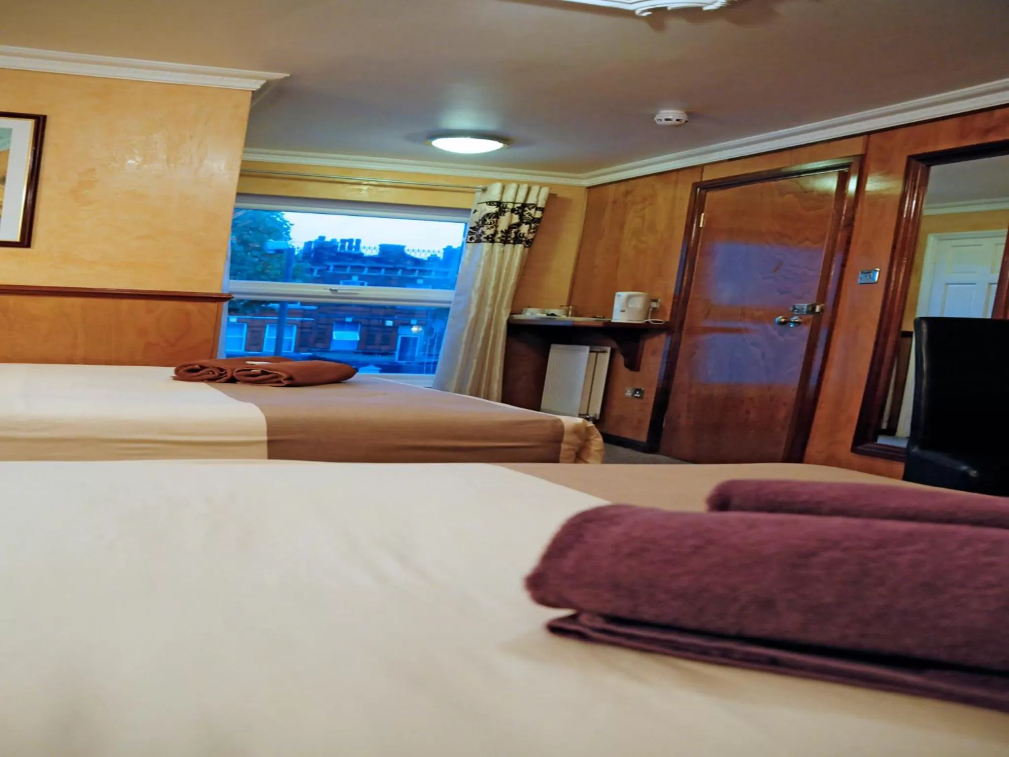Photo of the whole room, Bed in Cricklewood Lodge Hotel