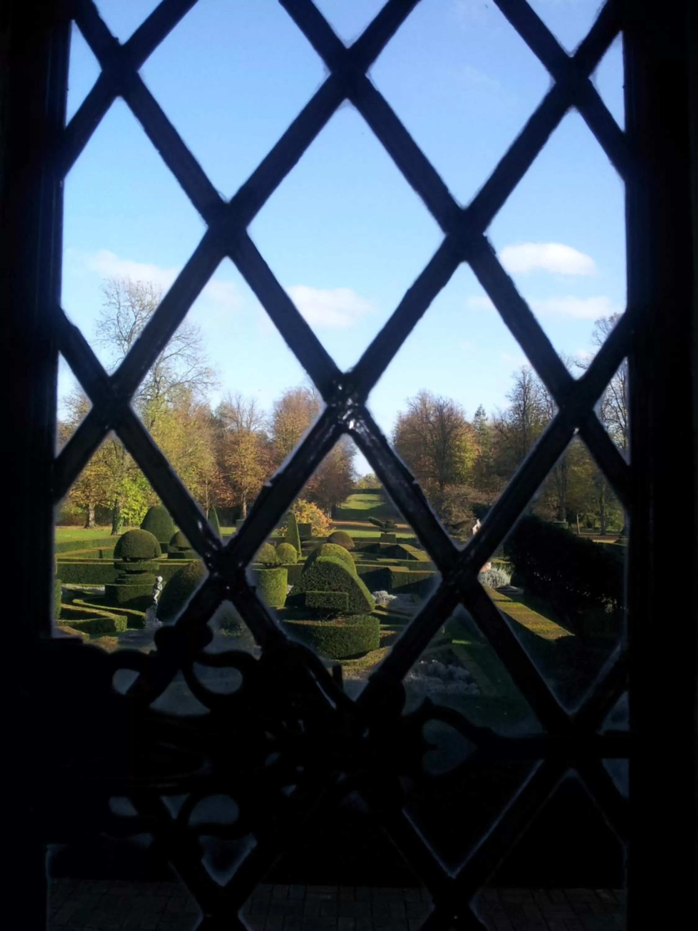 Garden view in Great Fosters - Near Windsor