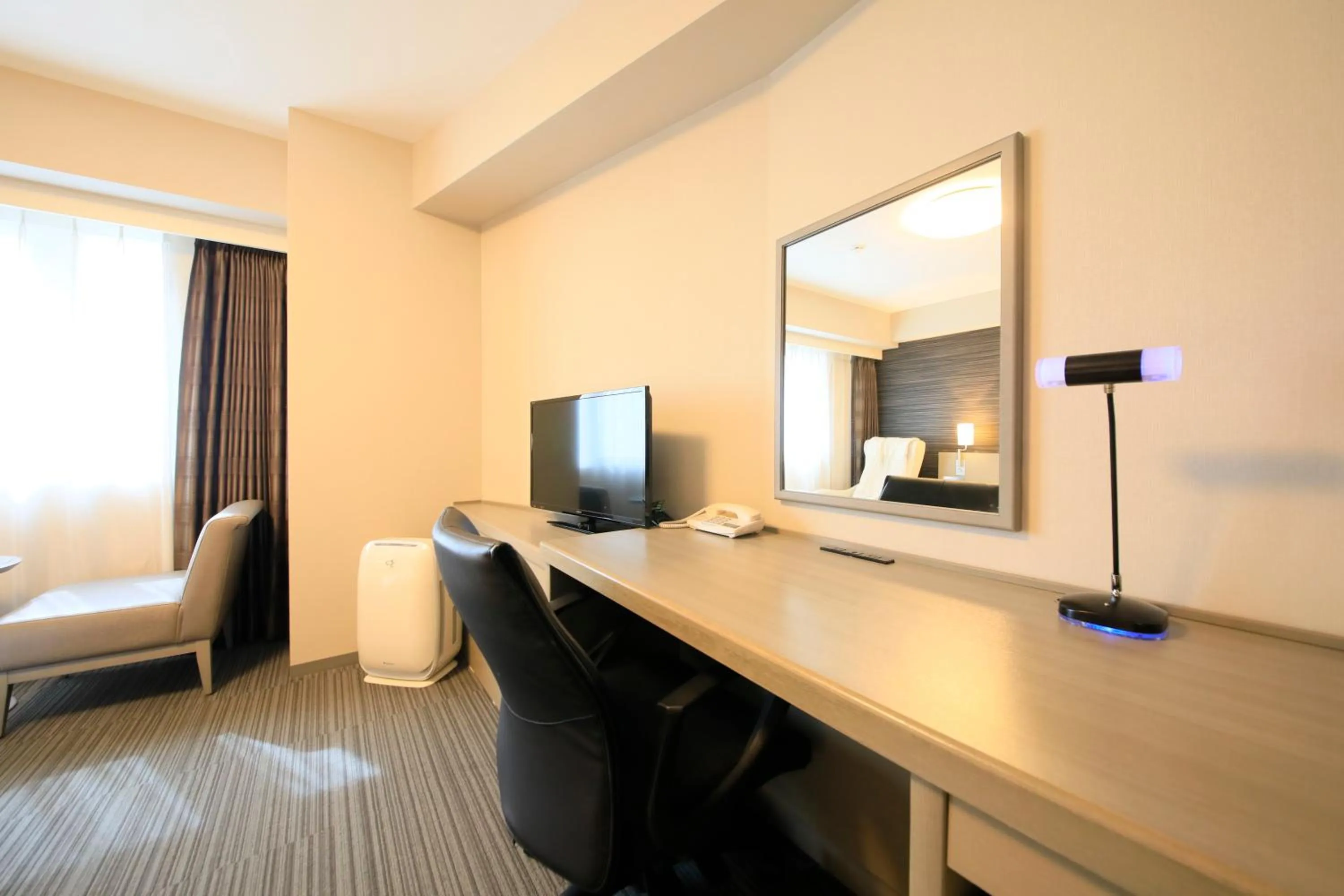 TV and multimedia, Bed in Daiwa Roynet Hotel Tokyo Osaki