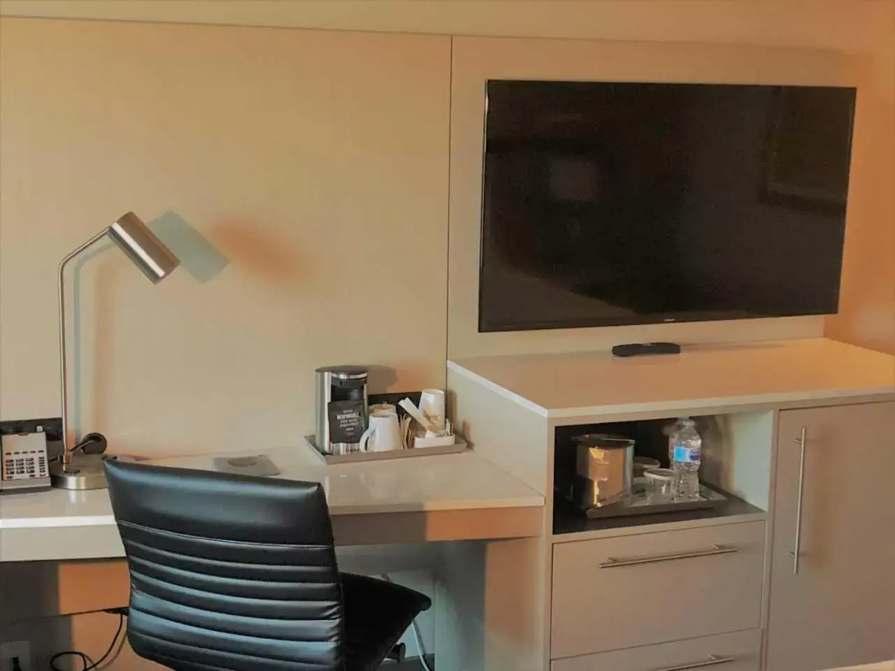 TV and multimedia, TV/Entertainment Center in Holiday Inn - Bloomington - Normal, an IHG Hotel