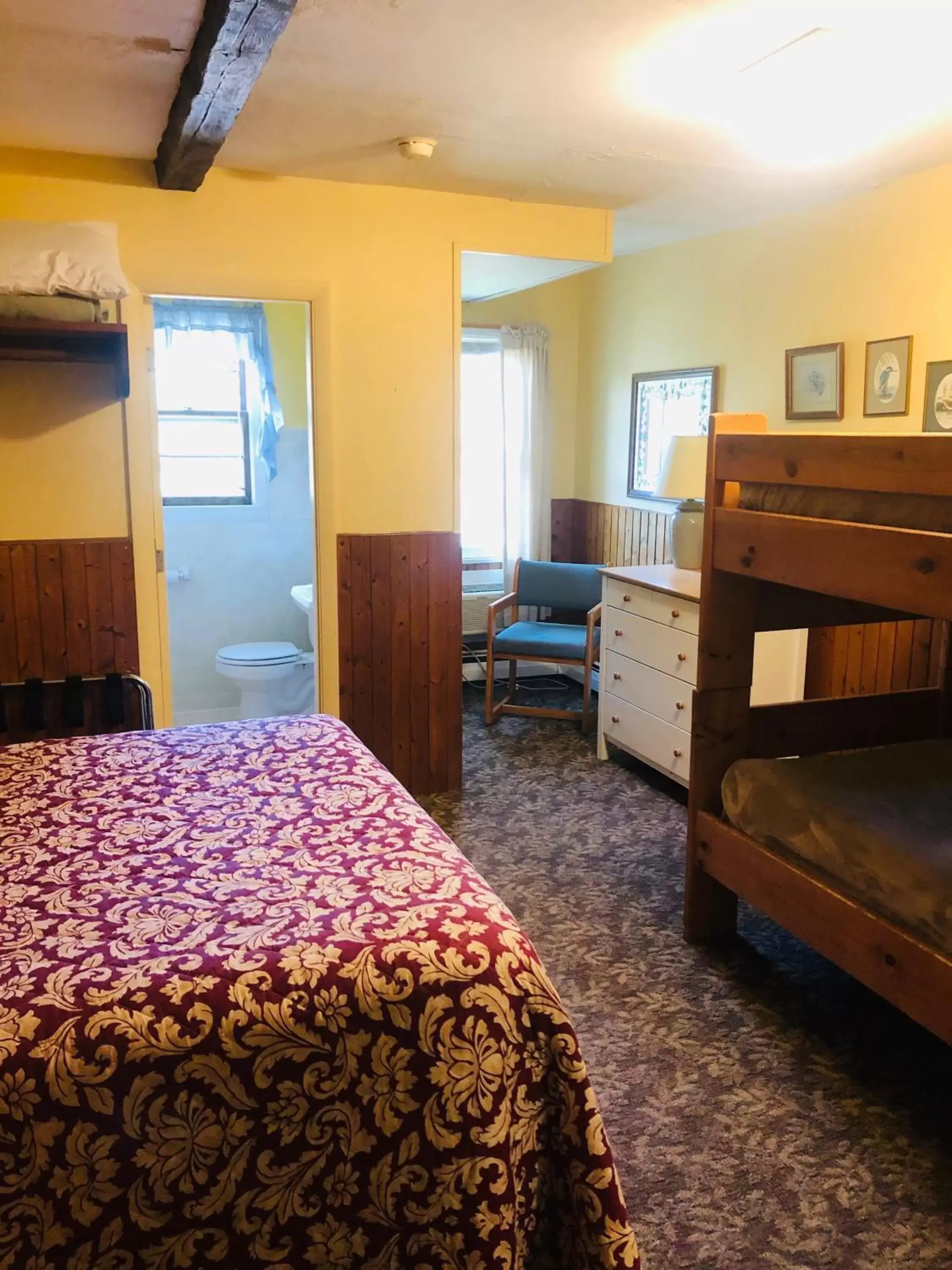 Photo of the whole room, Bunk Bed in Gray Ghost Inn