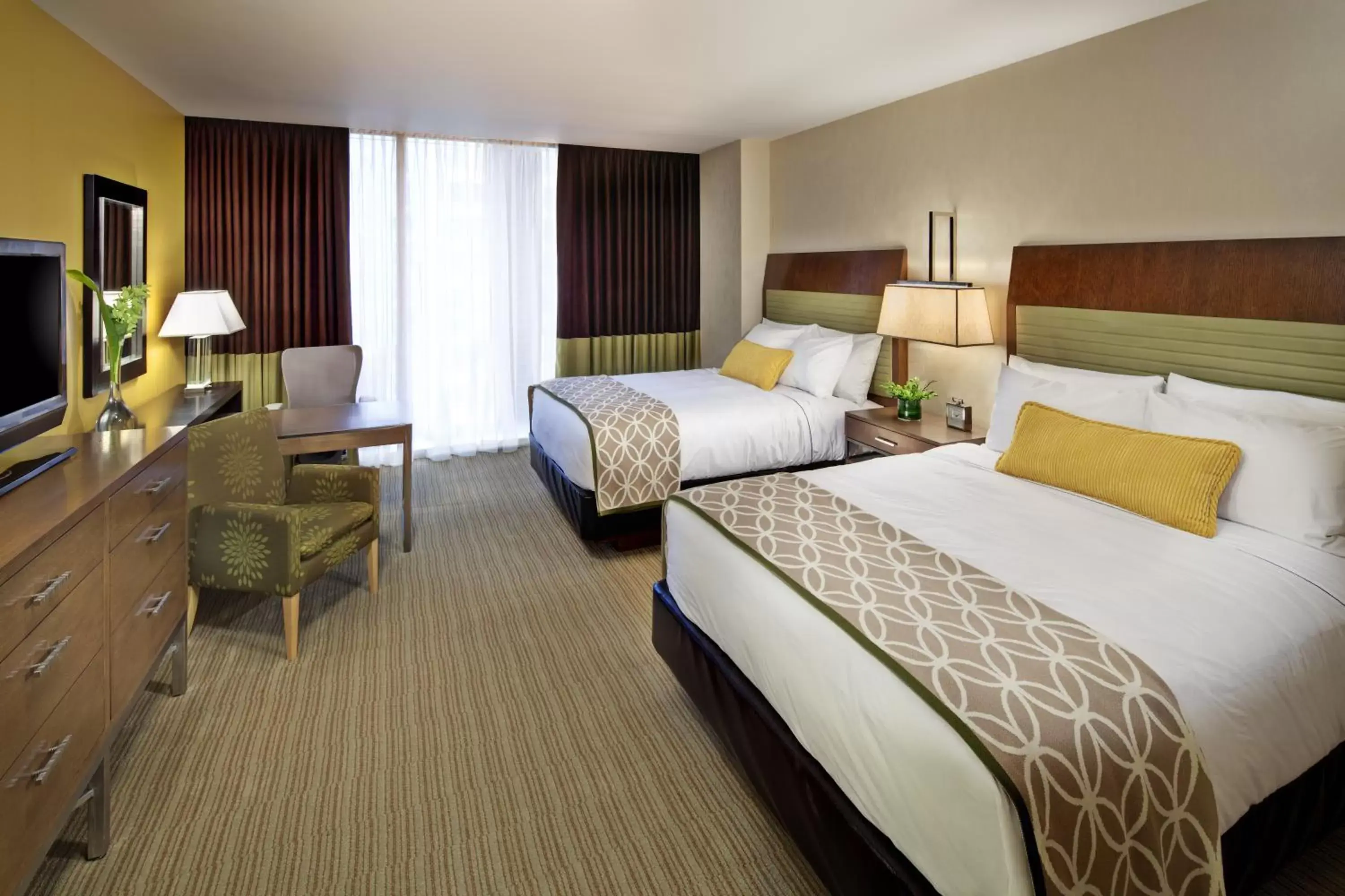 Deluxe Queen Room with Two Queen Beds and River Ballpark View in Fairmont Pittsburgh