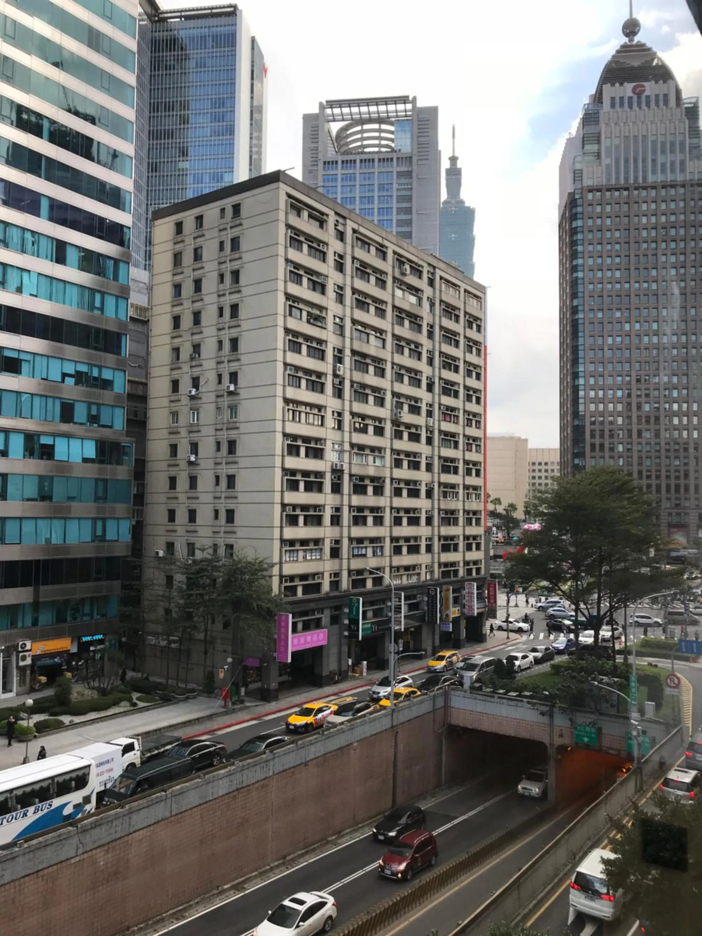 Neighbourhood in Just Inn Xin Yi 正旅館 信義