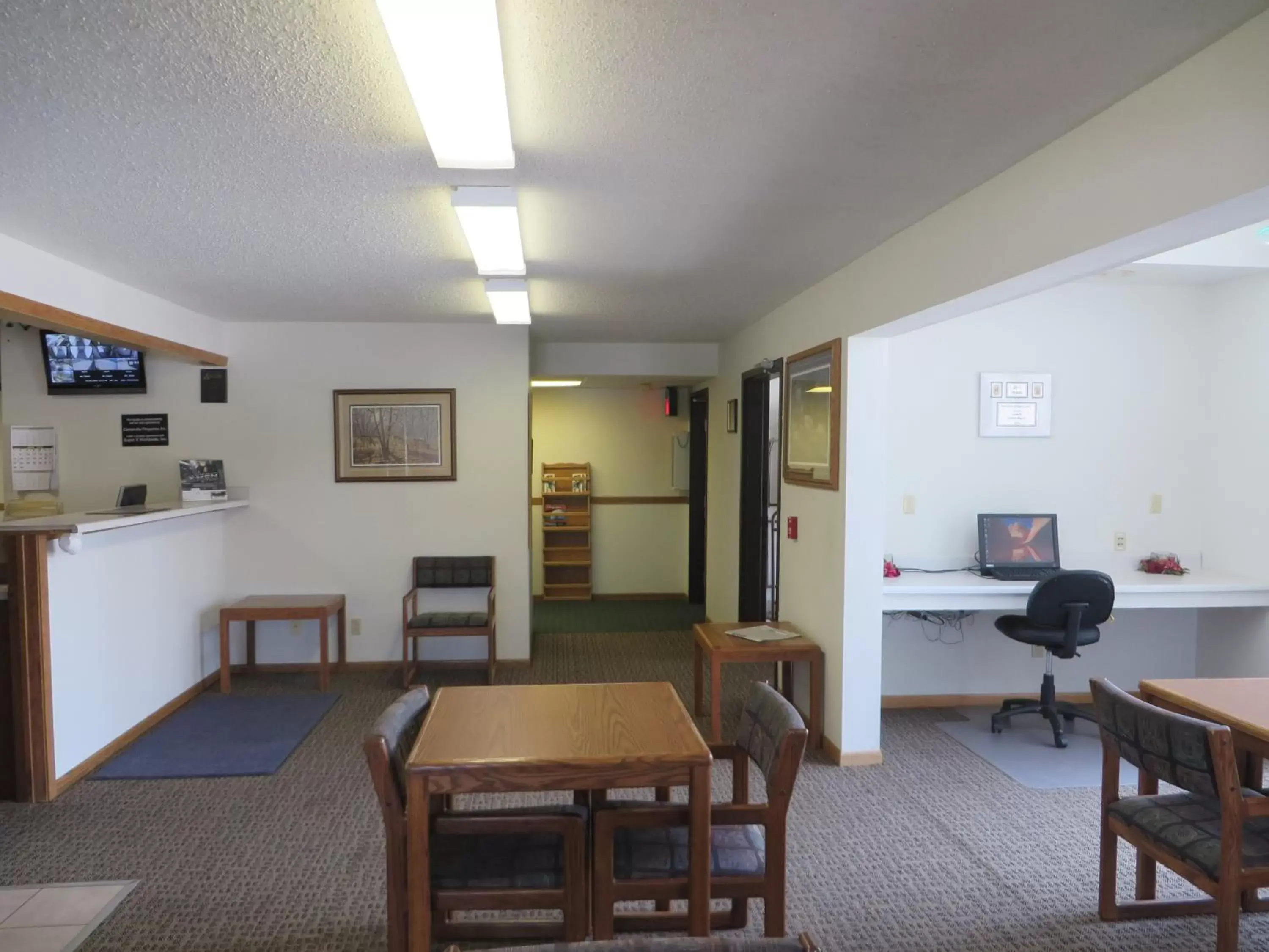 Dining Area in Super 8 by Wyndham Centerville