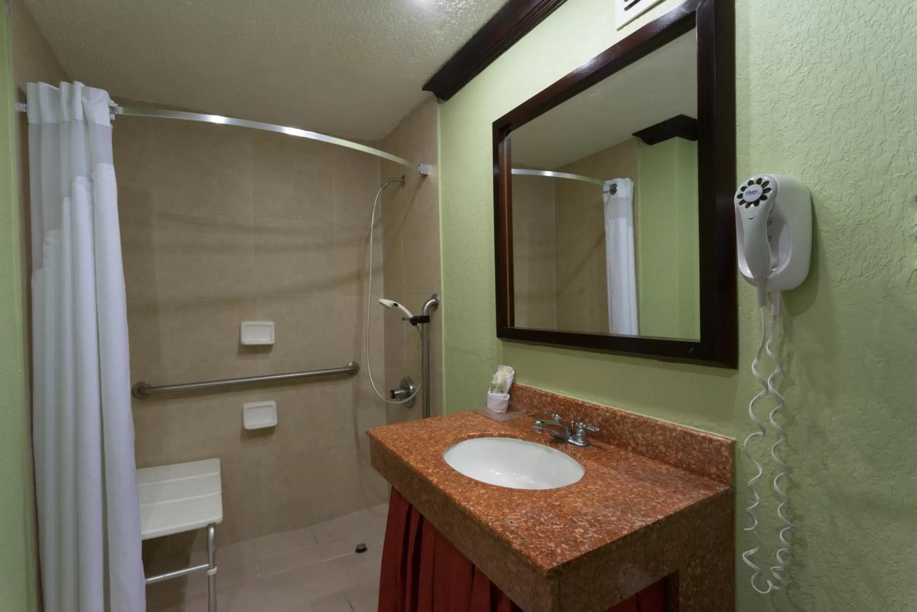 Photo of the whole room, Bathroom in Holiday Inn Resort Montego Bay All Inclusive, an IHG Hotel