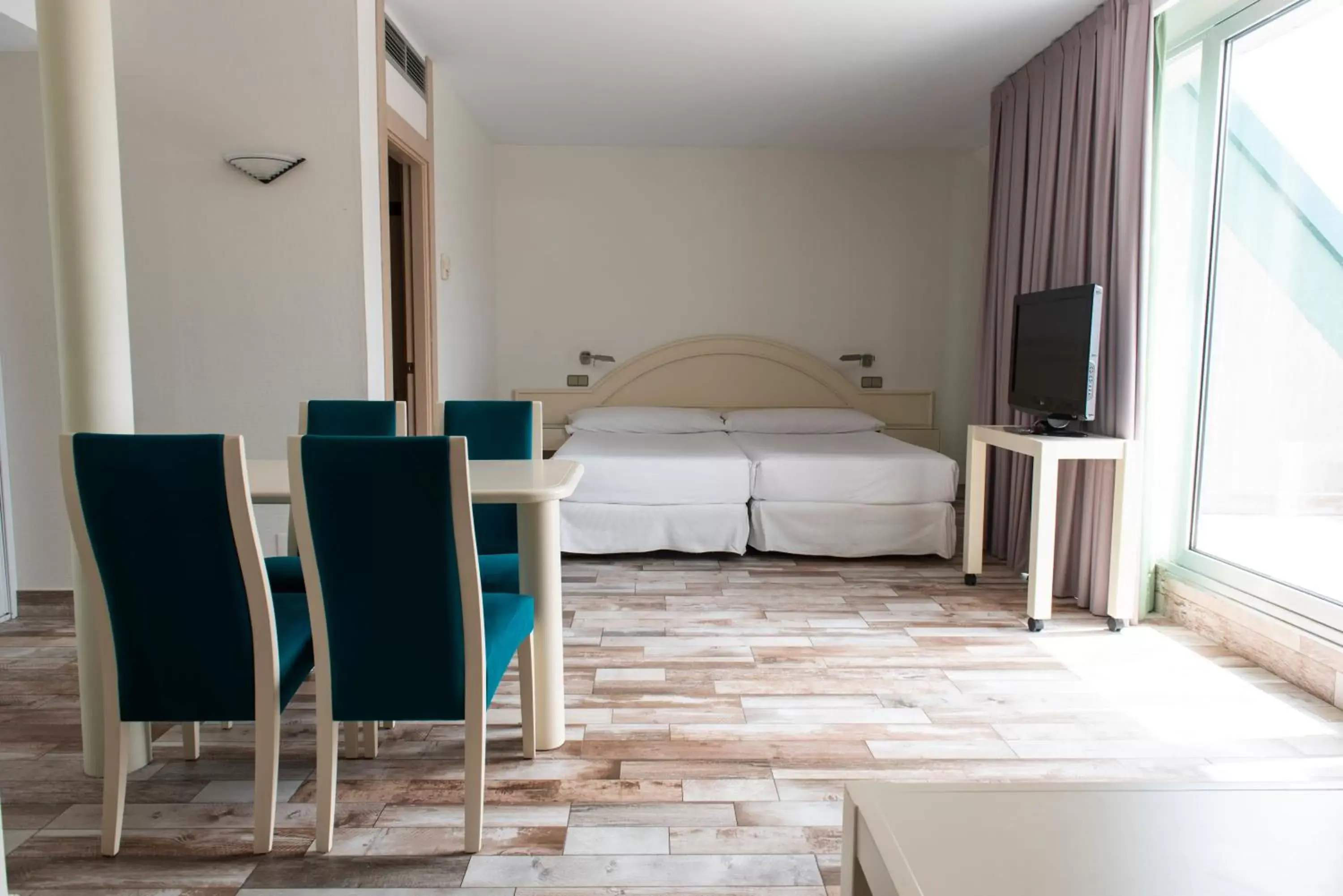 Photo of the whole room in Hotel Palacio del Mar
