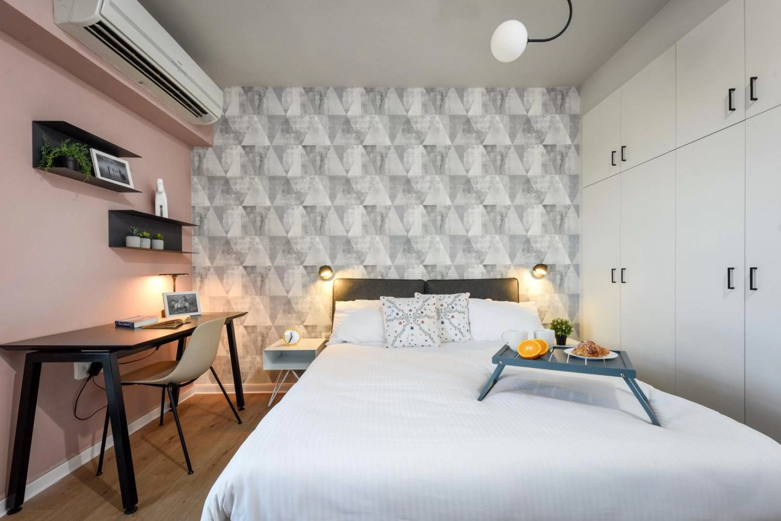 Bed in דירות גני תערוכה - TLV university apartments near Expo by Sea N' Rent