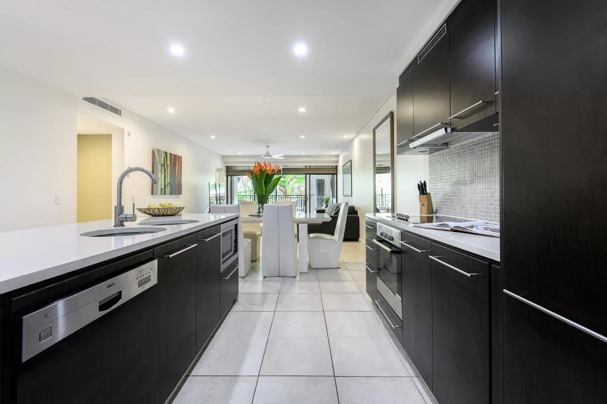 Kitchen or kitchenette, Kitchen/Kitchenette in Port Douglas Private Apartments in Temple