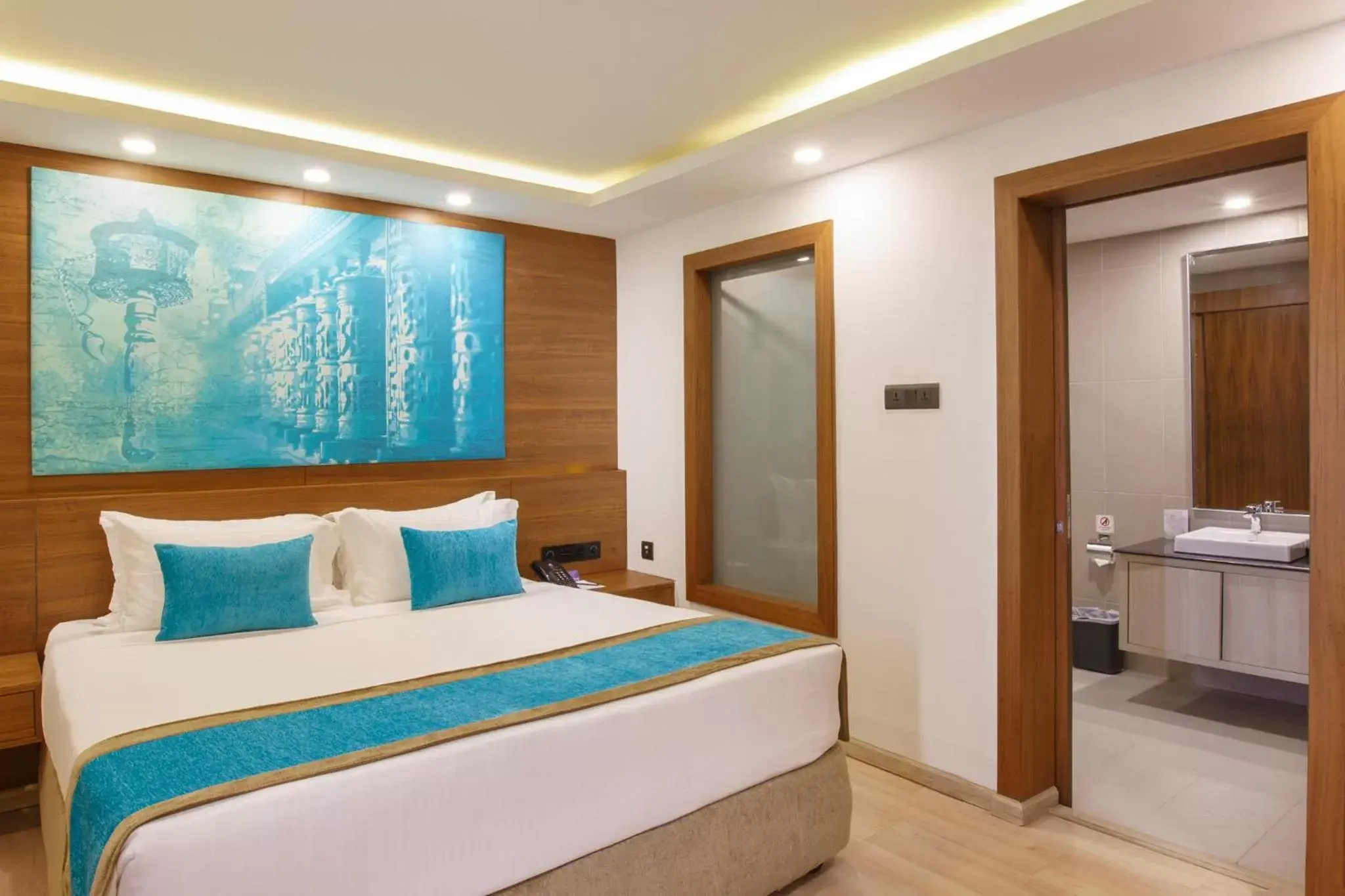 Bathroom, Bed in Royal Singi Hotel