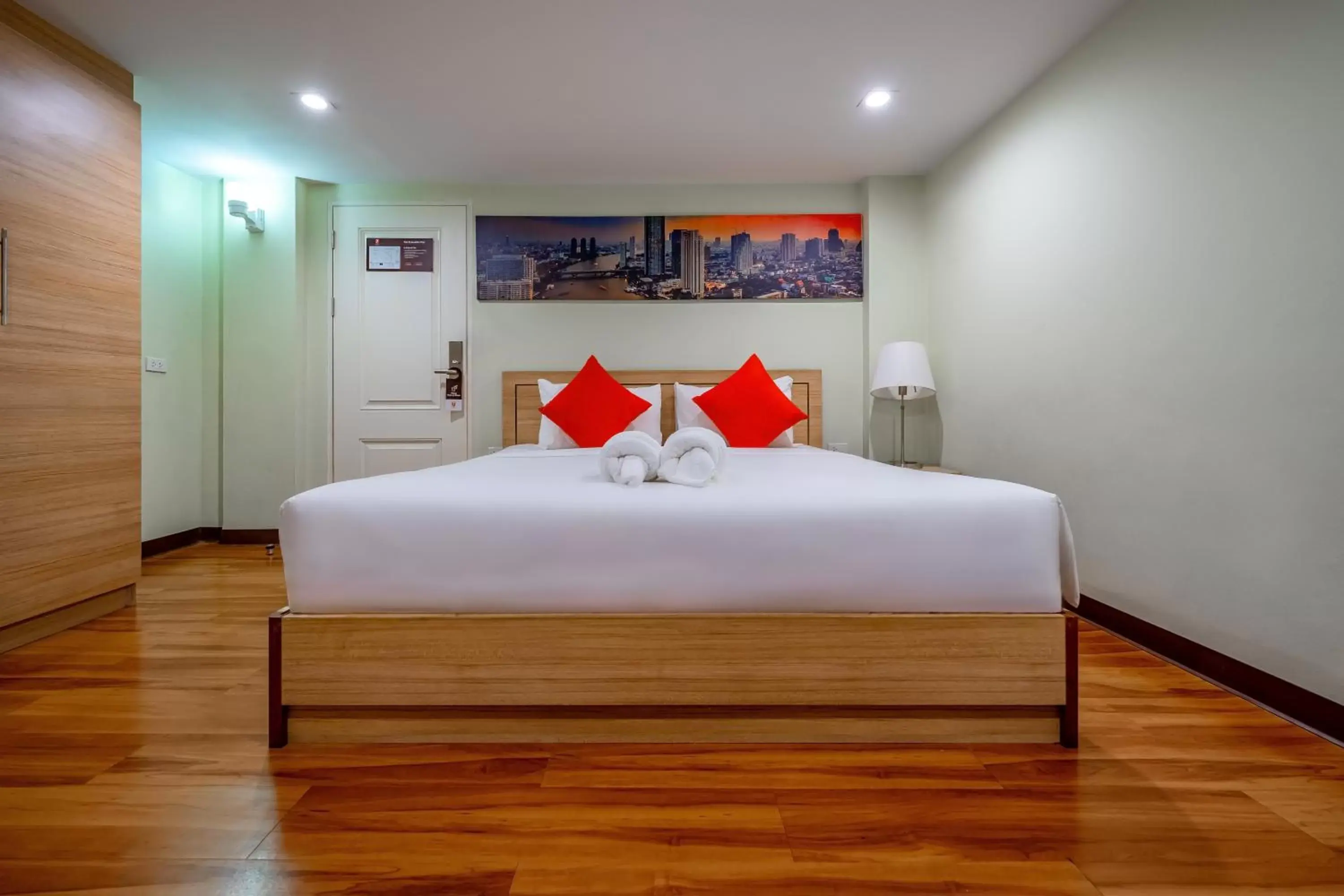 Bed in 7 Days Premium Hotel at Icon Siam Station - No Parking Bed in 7 Days Premium Hotel at Icon Siam Station - No Parking