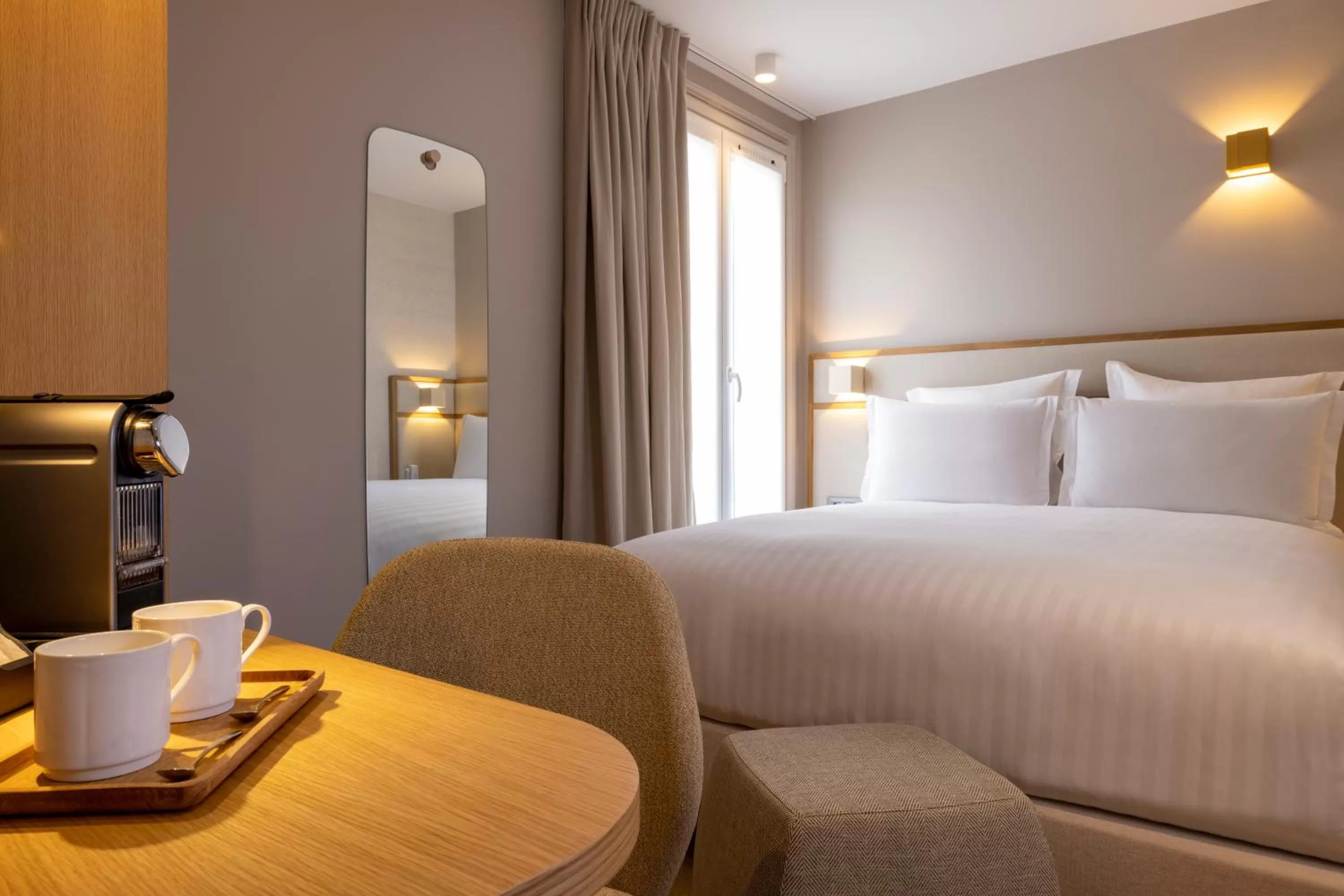 Bedroom, Bed in Hôtel Beige