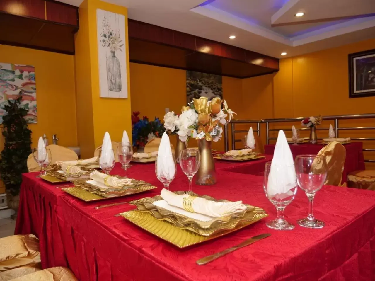 Restaurant/places to eat in Marriot Metropolitan Hotel Restaurant/places to eat in Marriot Metropolitan Hotel