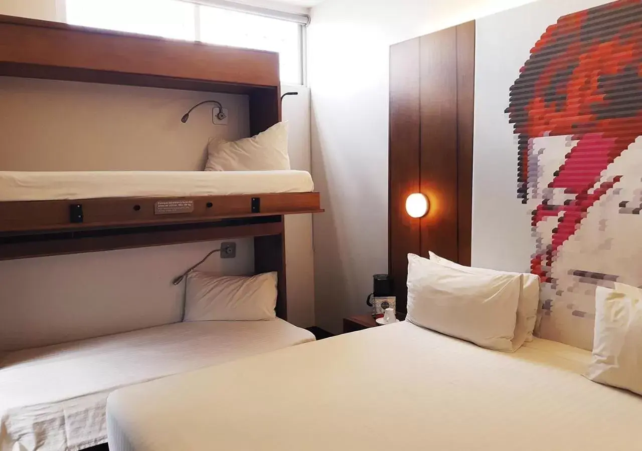 Bedroom, Bunk Bed in Ikonik Hotel Puebla