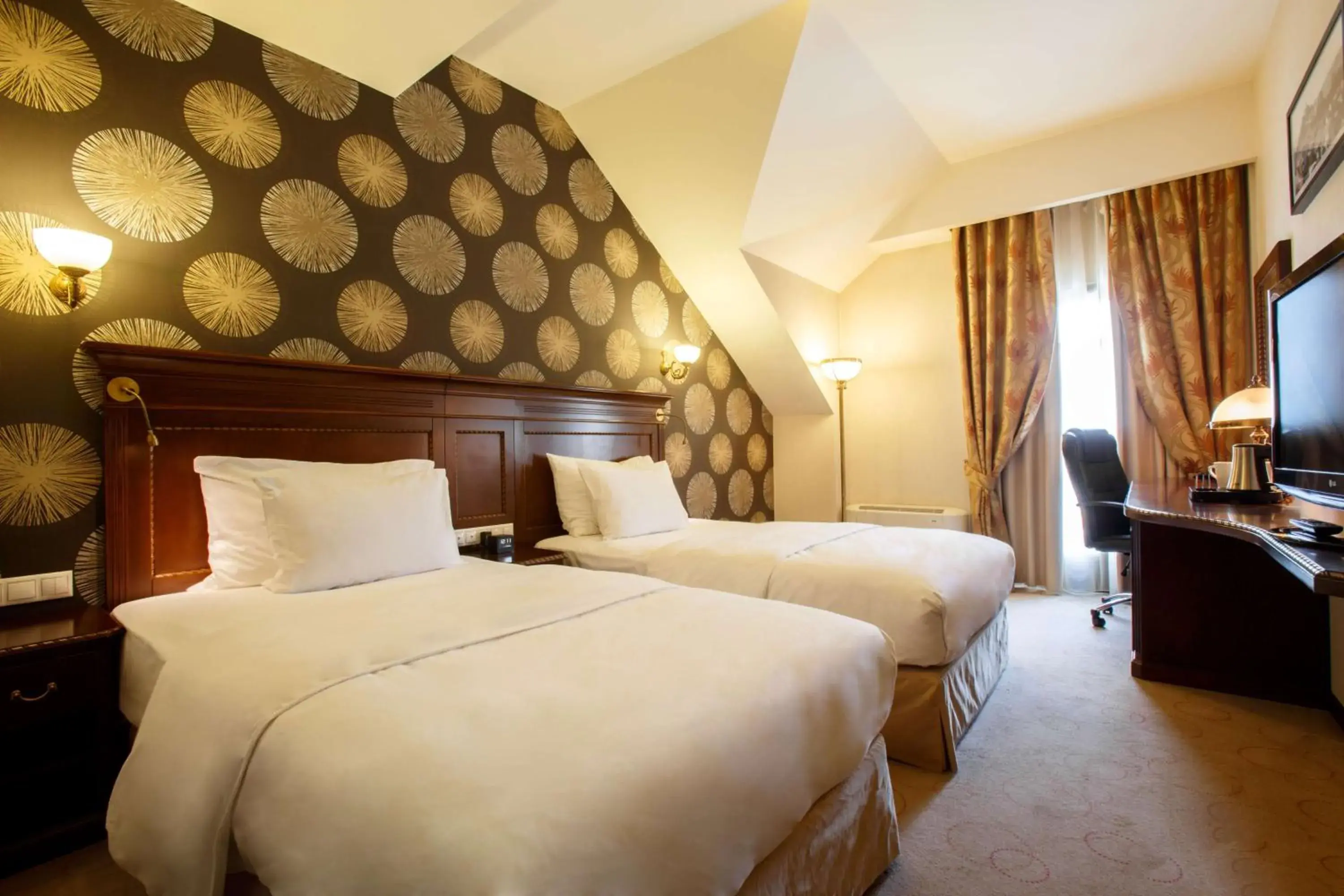 Bed in DoubleTree by Hilton Sighisoara