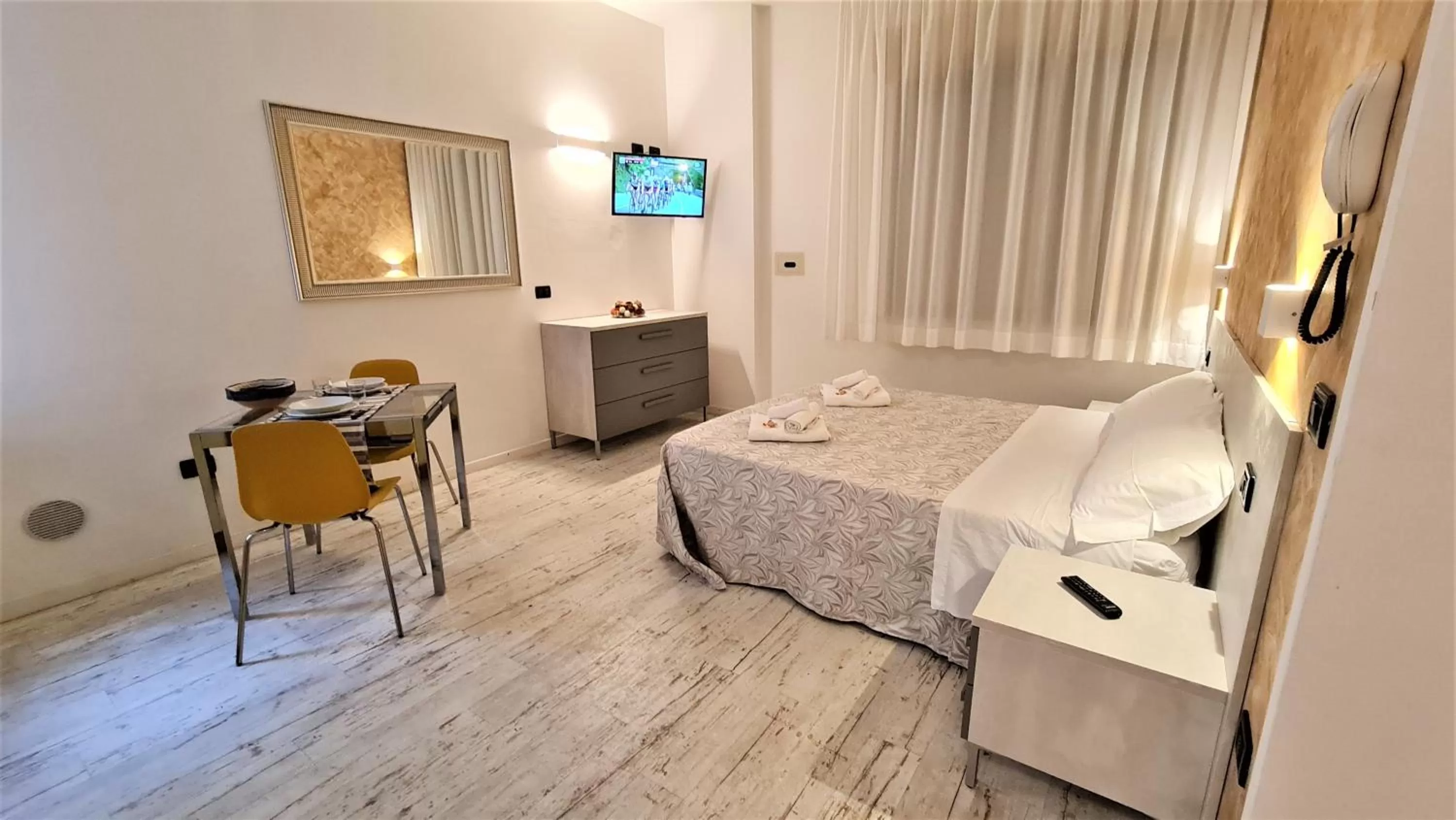 Photo of the whole room, Bed in Residence Millennium