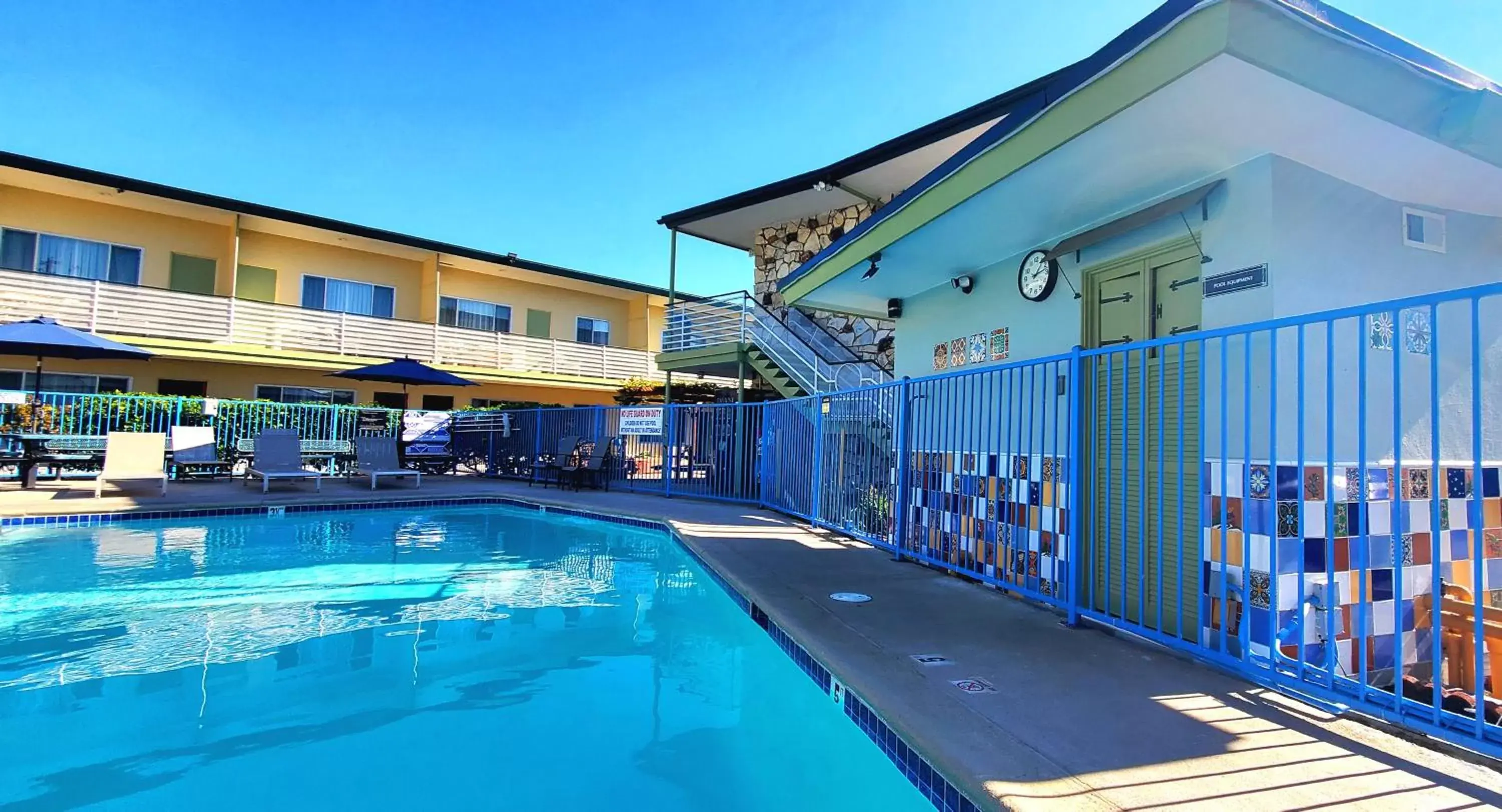 Pool view, Property Building in Quality Inn & Suites Anaheim at the Park