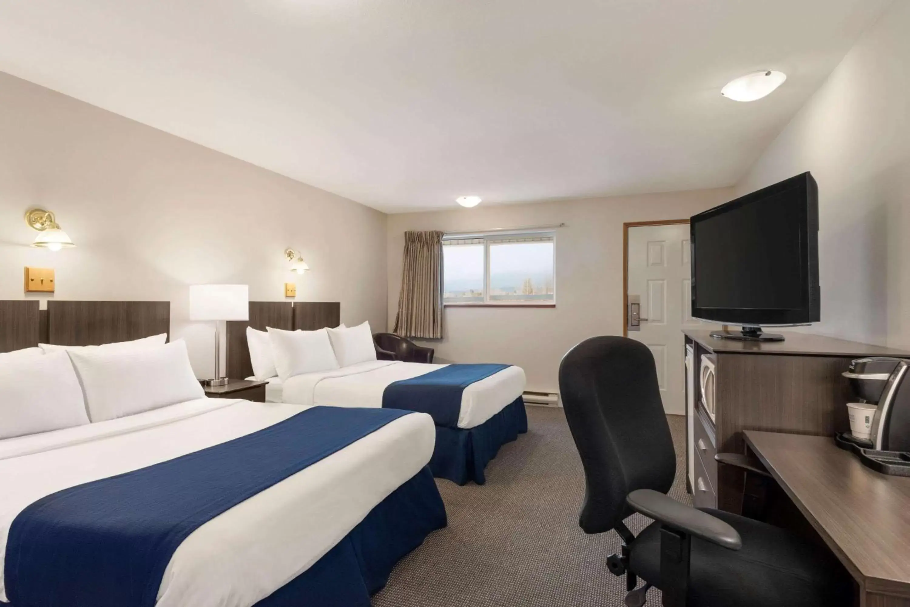 Photo of the whole room in Travelodge by Wyndham McBride