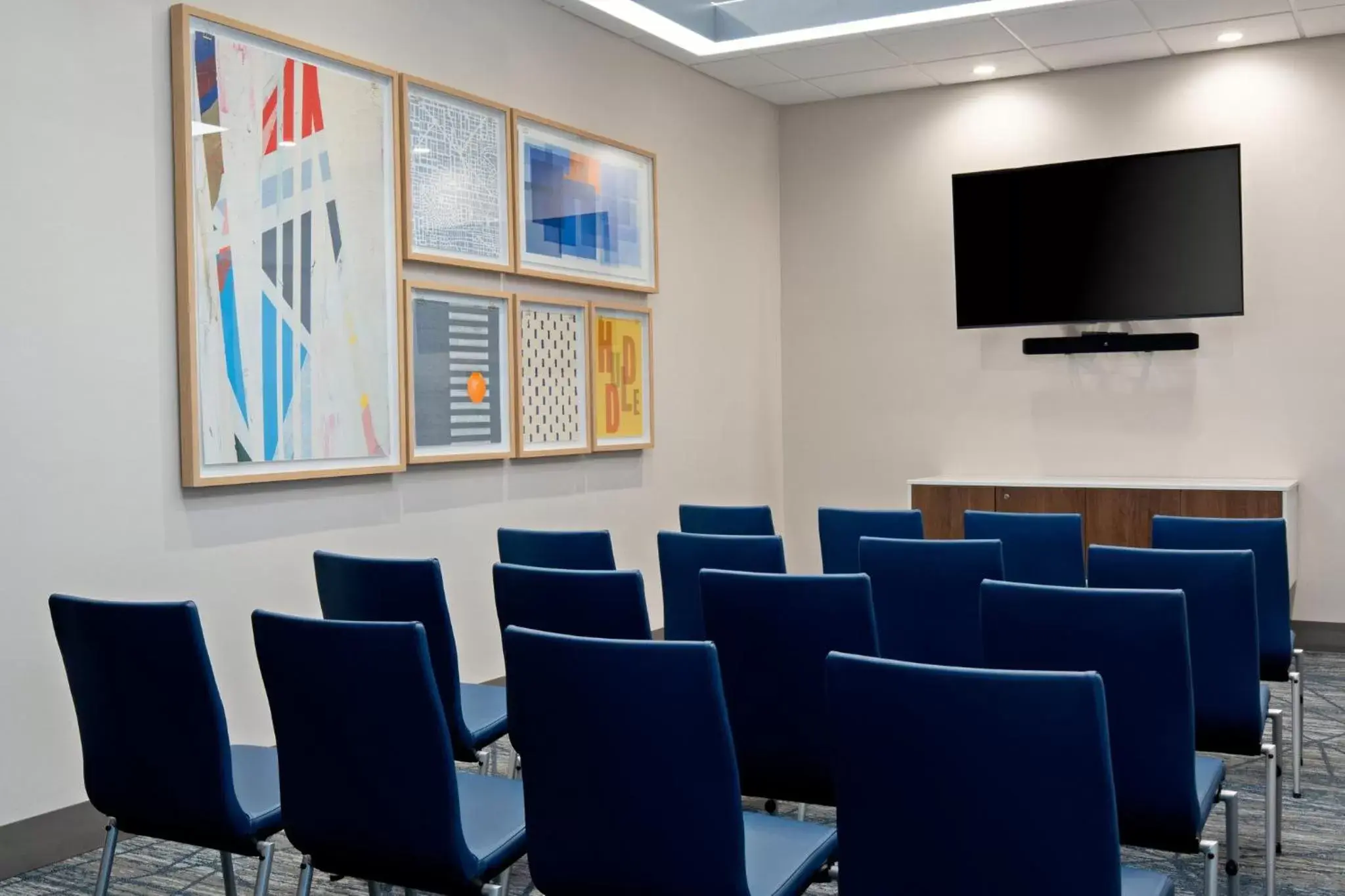 Meeting/conference room in Holiday Inn Express & Suites - Hollister, an IHG Hotel